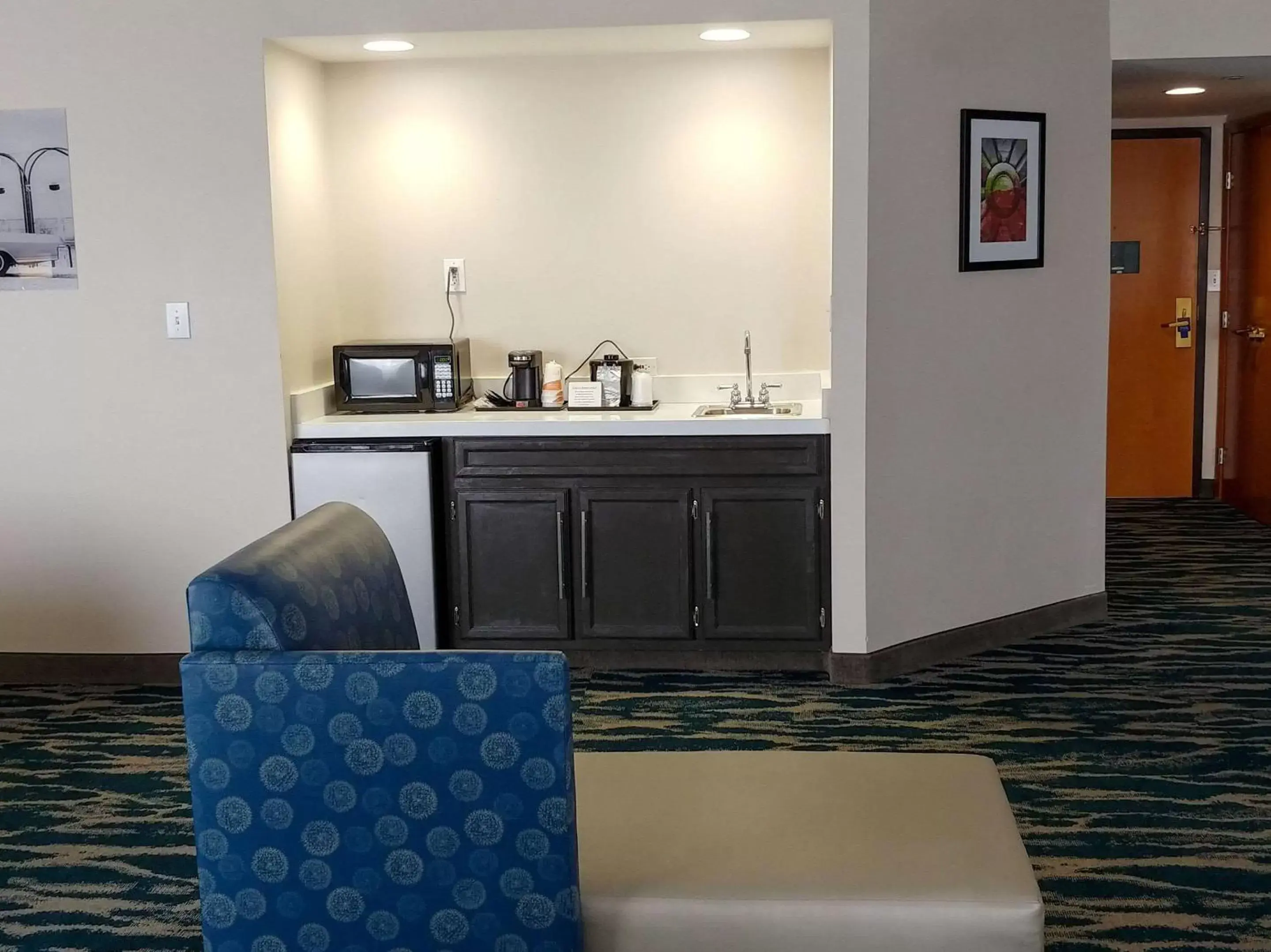 Bedroom, Kitchen/Kitchenette in Comfort Inn & Suites Greenville Near Convention Center