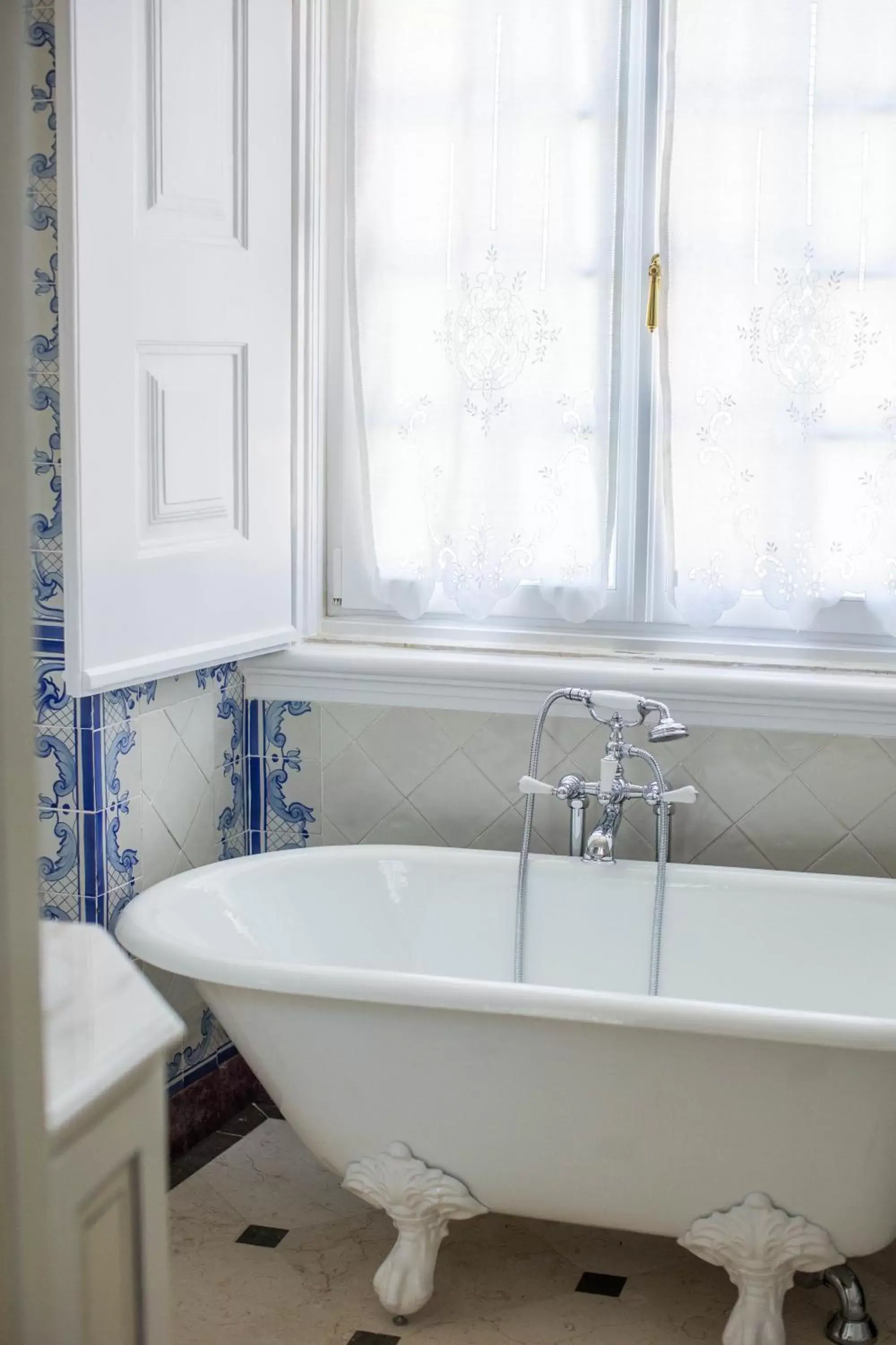 Bathroom in Estoril Vintage Hotel