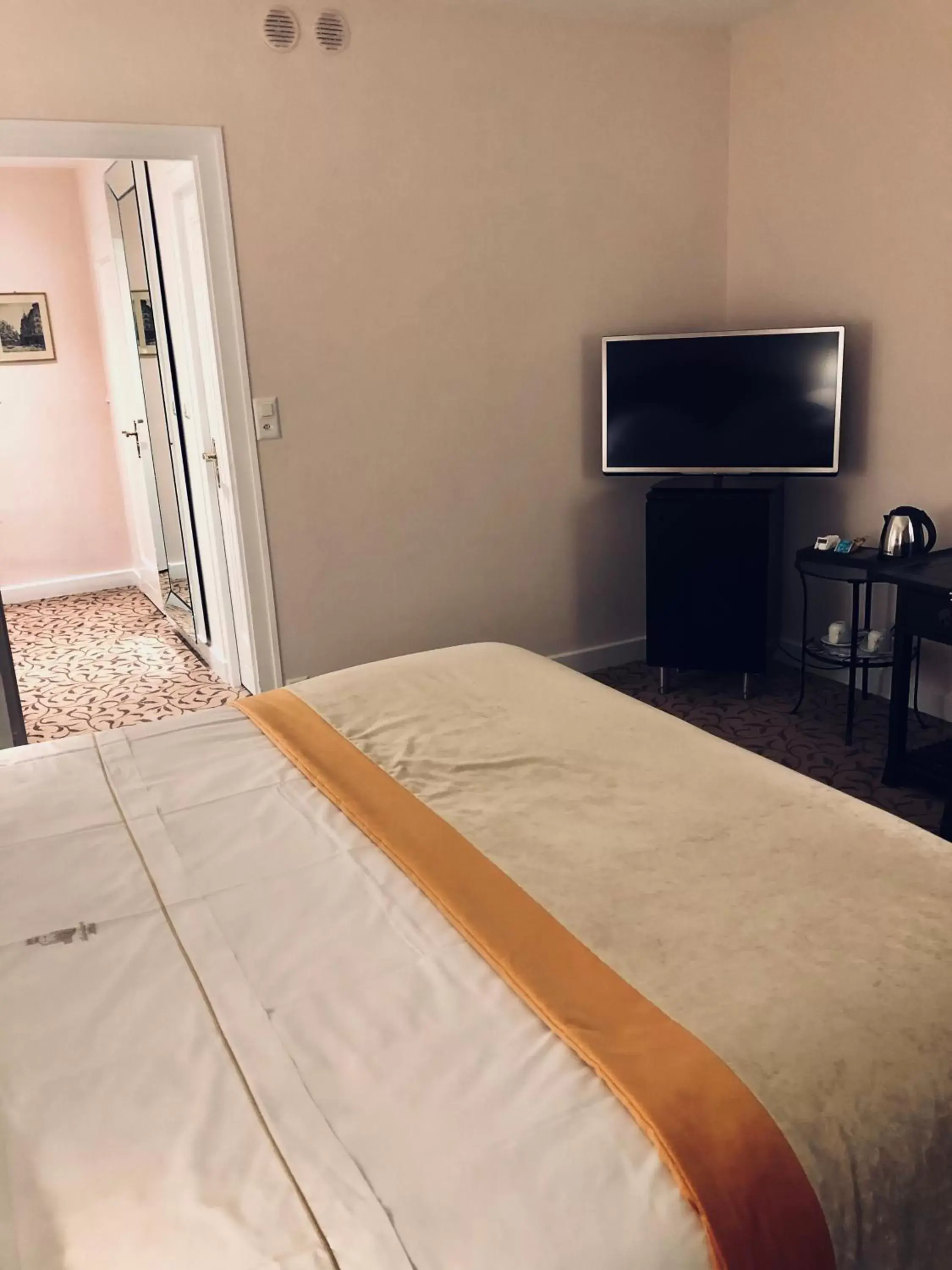 Photo of the whole room, Bed in Hotel Adriatica Photo of the whole room, Bed in Hotel Adriatica