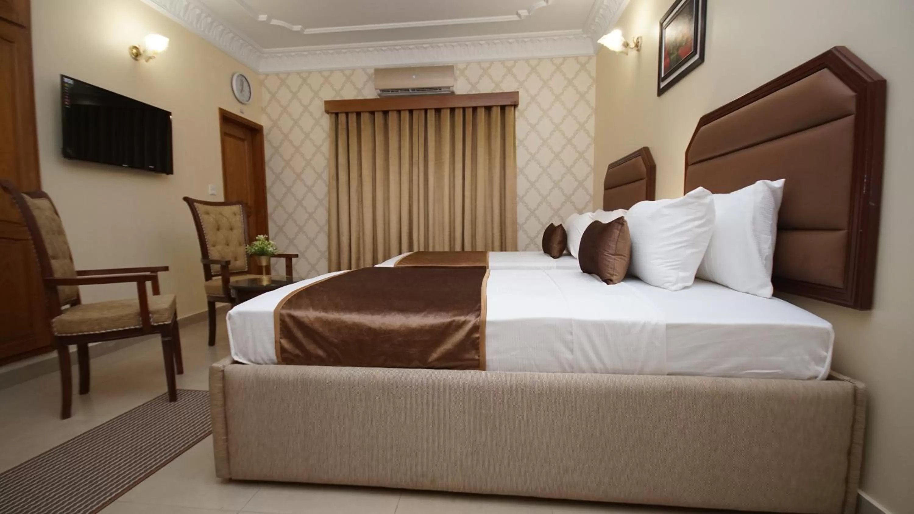 Bed in World Inn Karachi