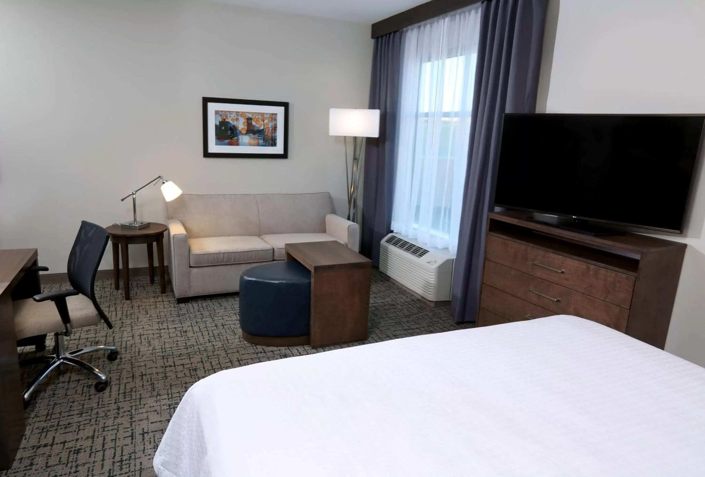 Bedroom, TV/Entertainment Center in Homewood Suites By Hilton West Fargo/Sanford Medical Center