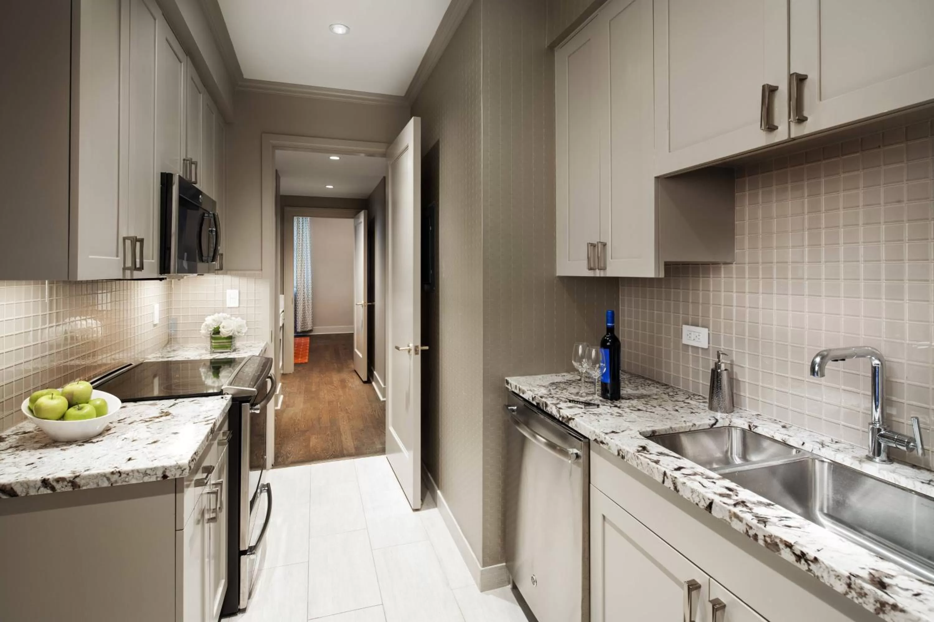 Kitchen or kitchenette in The St. Anthony, a Luxury Collection Hotel, San Antonio