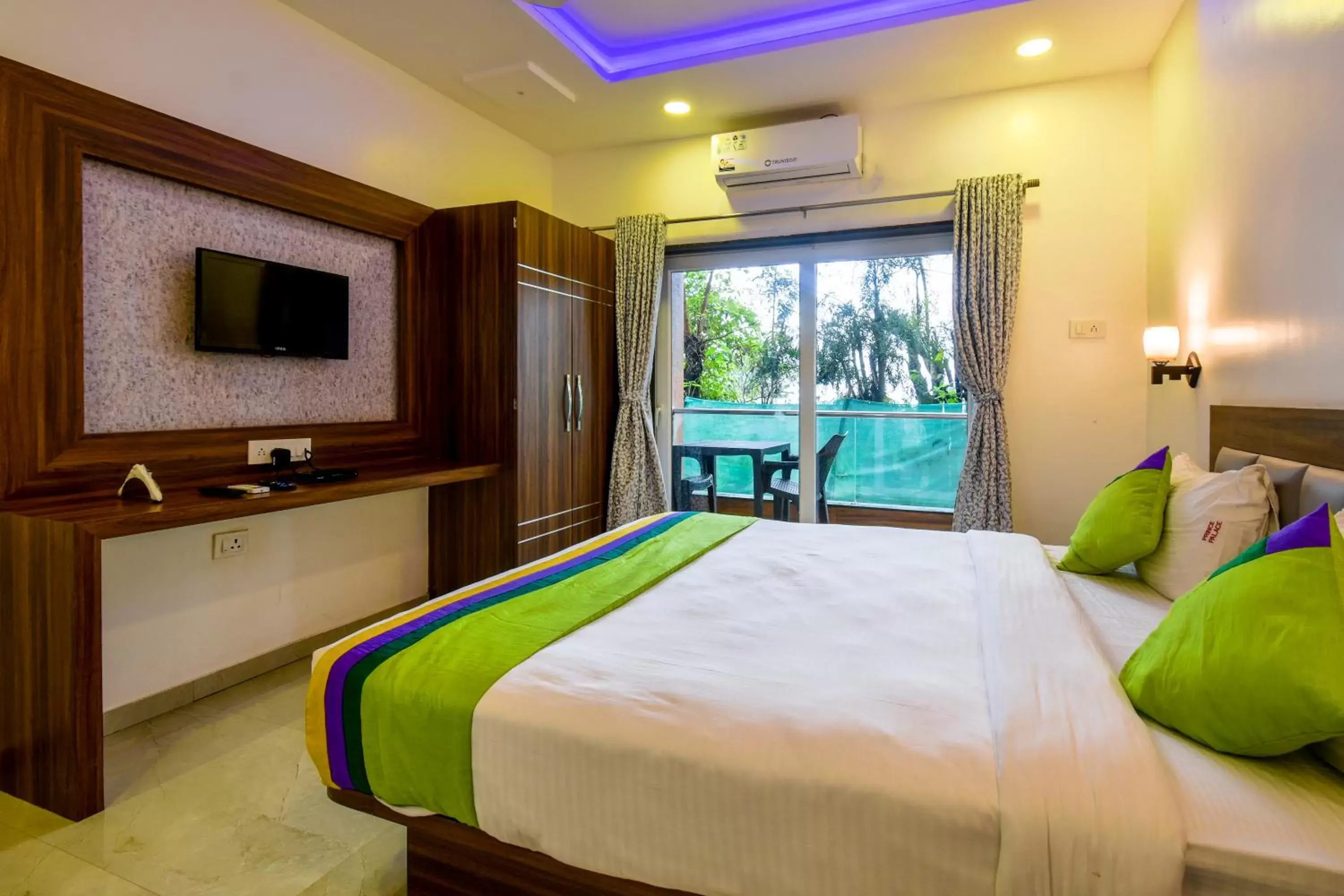 Bedroom, Bed in Treebo Prince Palace Bedroom, Bed in Treebo Prince Palace