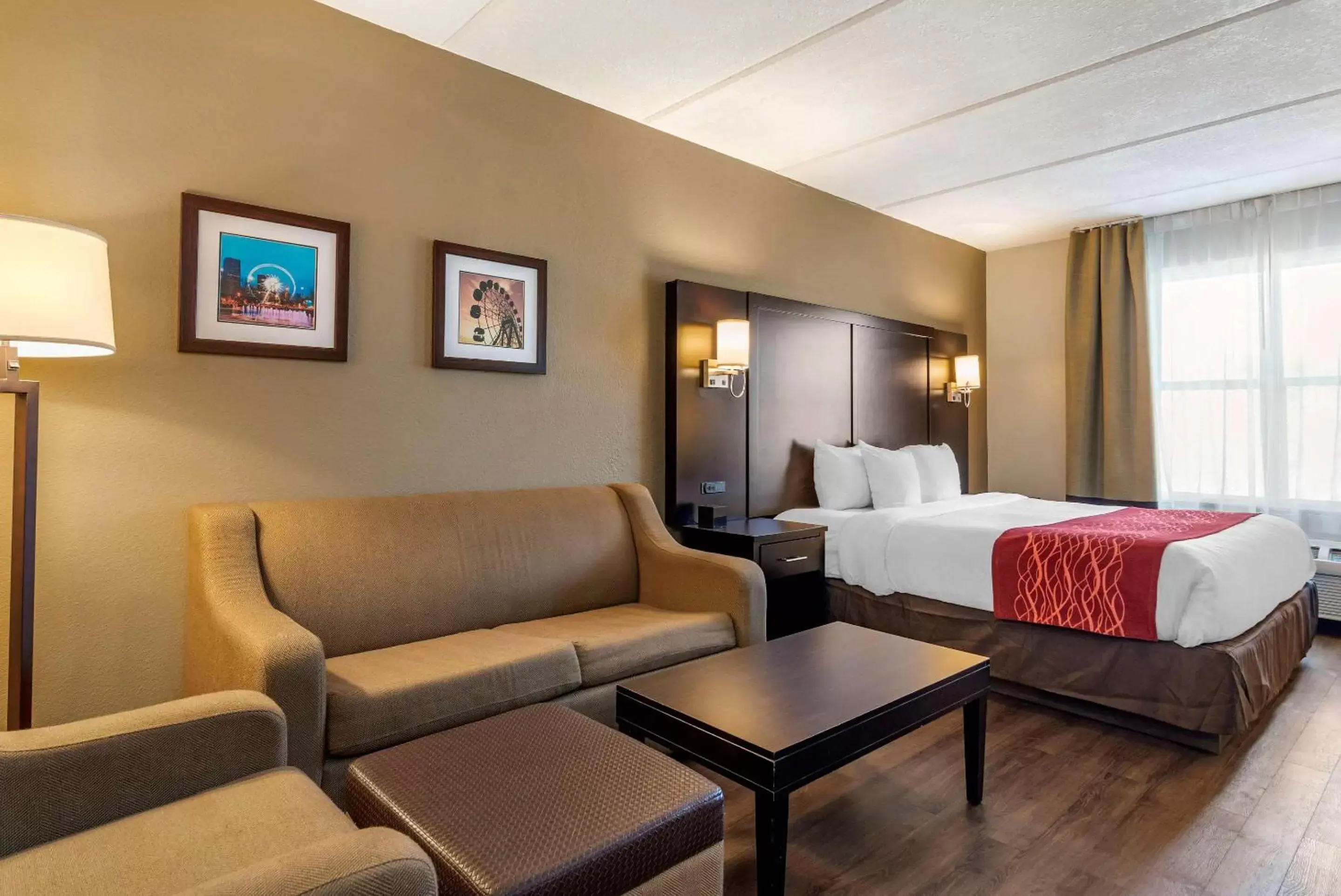 Bedroom in Comfort Inn & Suites near Six Flags