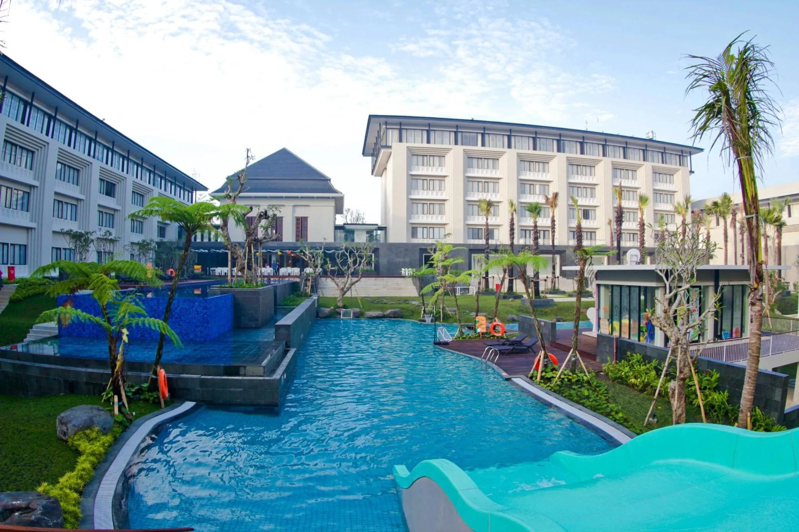 Swimming pool in HARRIS Hotel & Conventions Malang