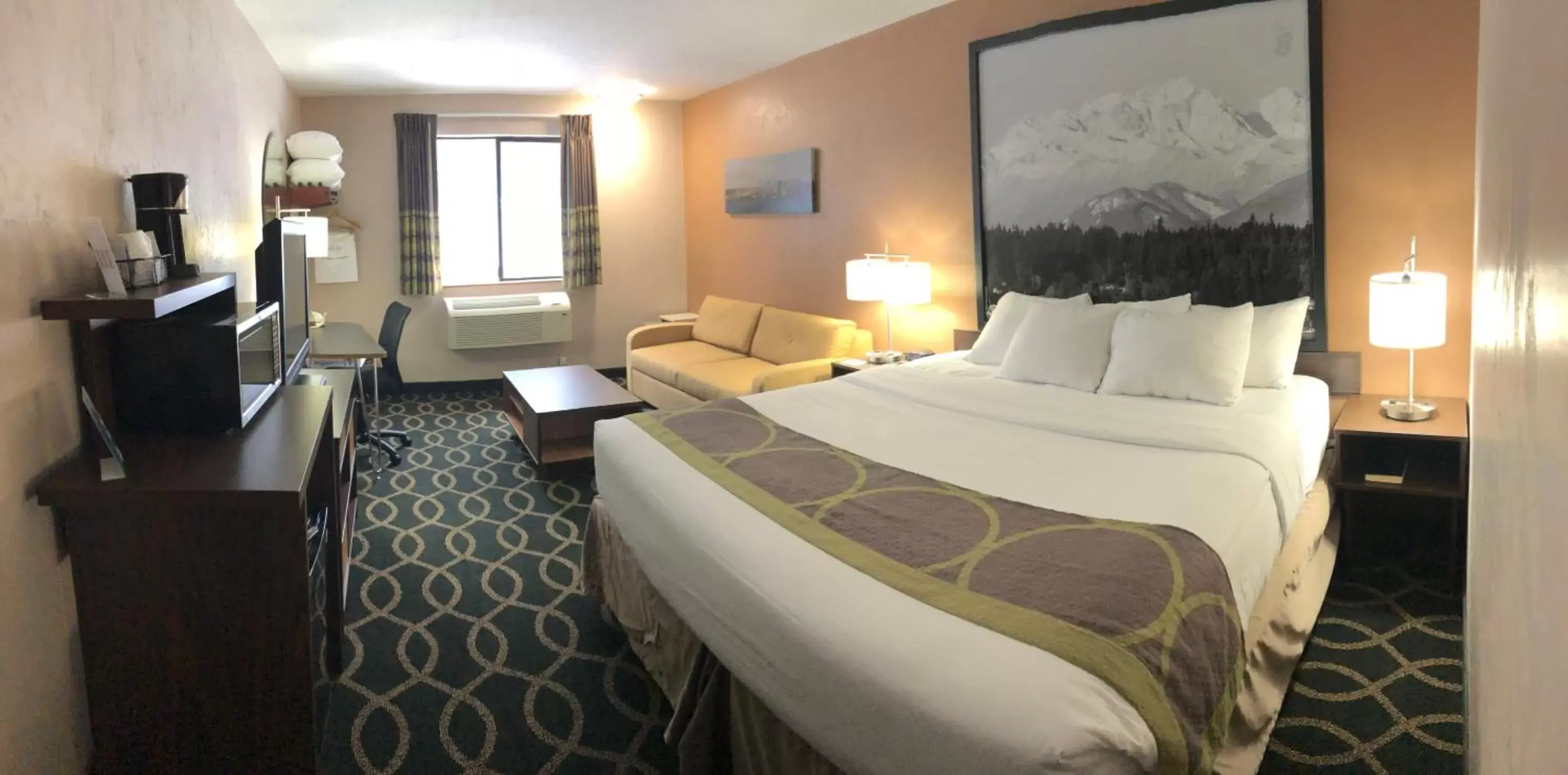 Photo of the whole room, Bed in Super 8 by Wyndham Port Angeles at Olympic National Park