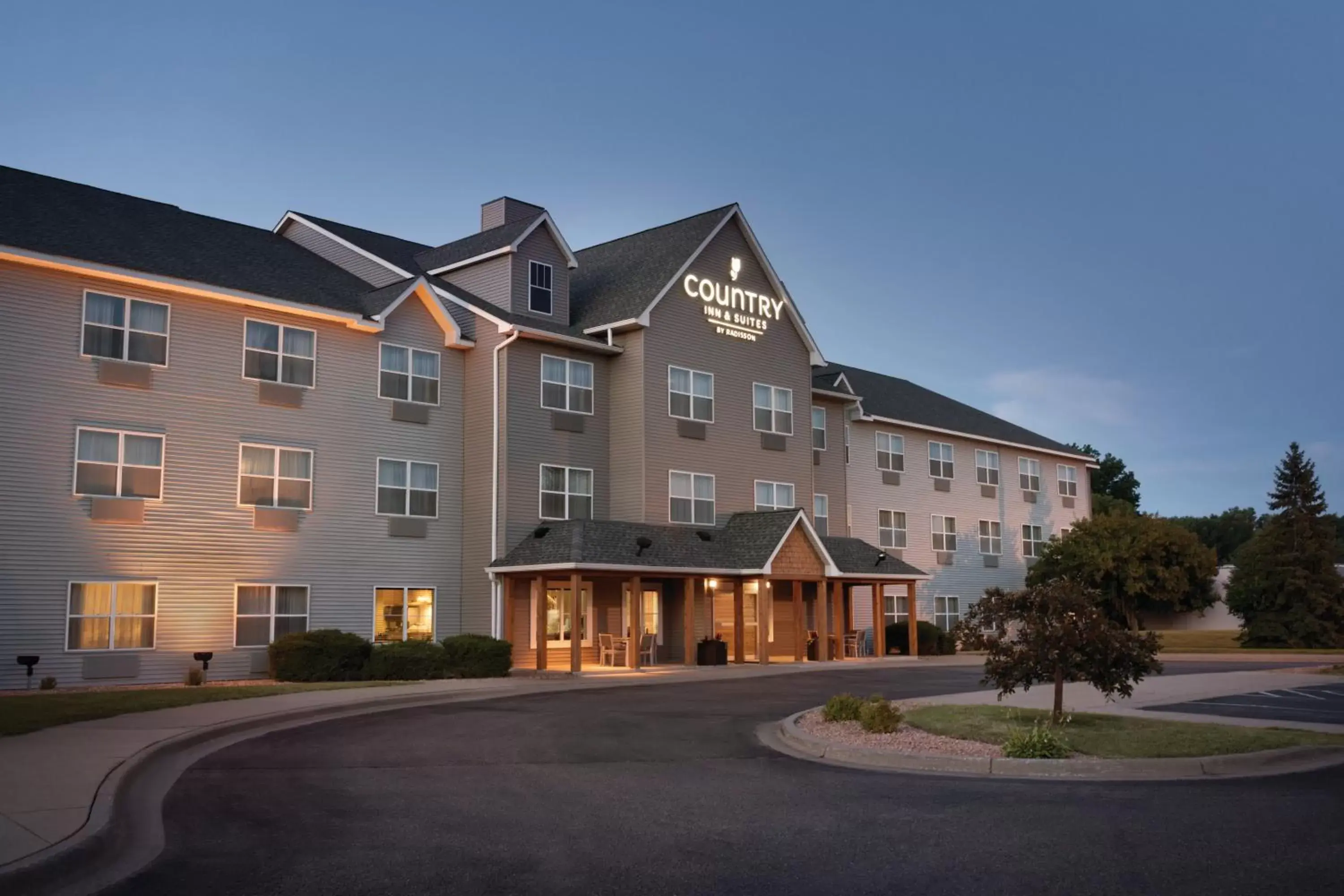 Facade/entrance, Property Building in Country Inn & Suites by Radisson, Brooklyn Center, MN