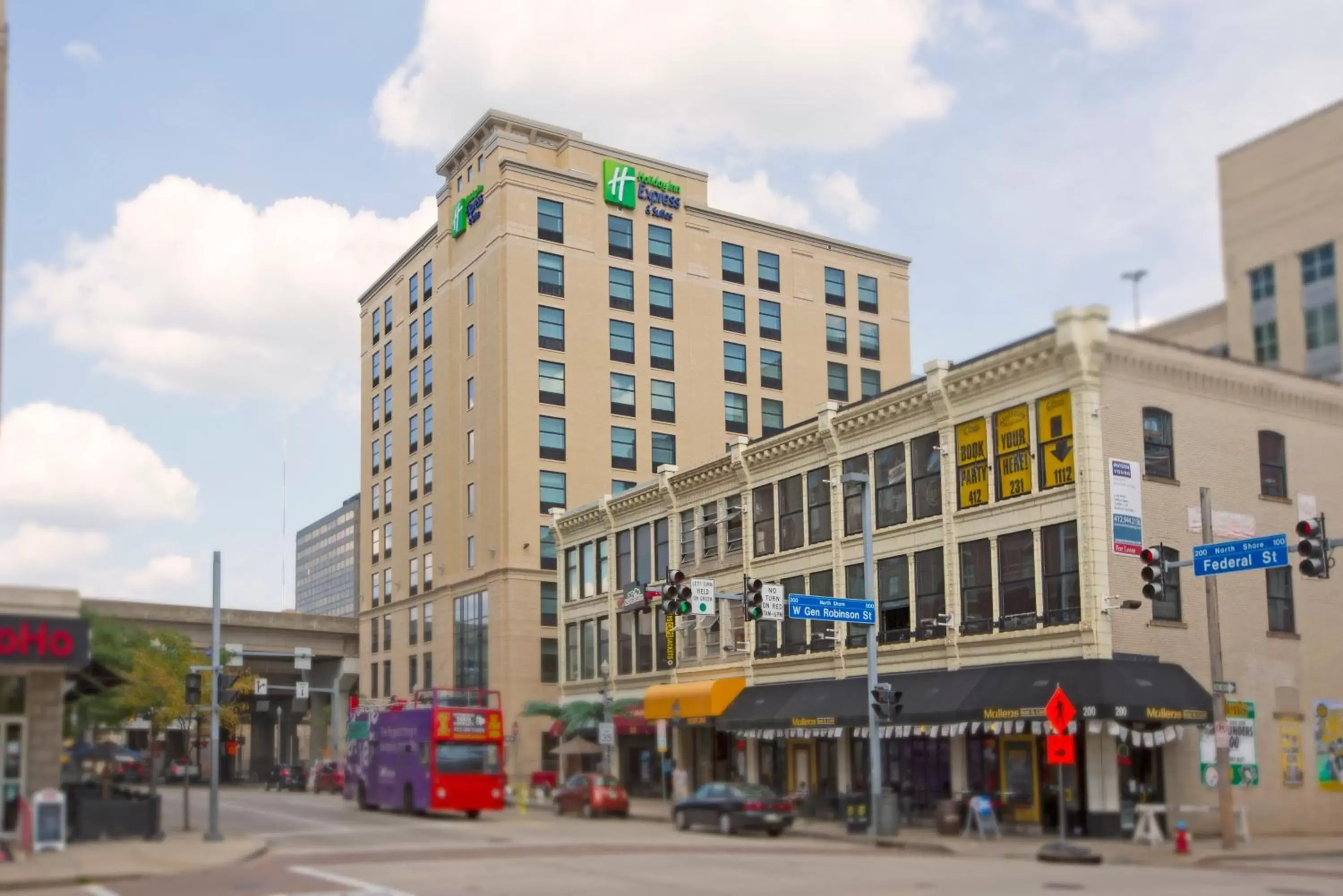 Property building in Holiday Inn Express & Suites Pittsburgh North Shore, an IHG Hotel