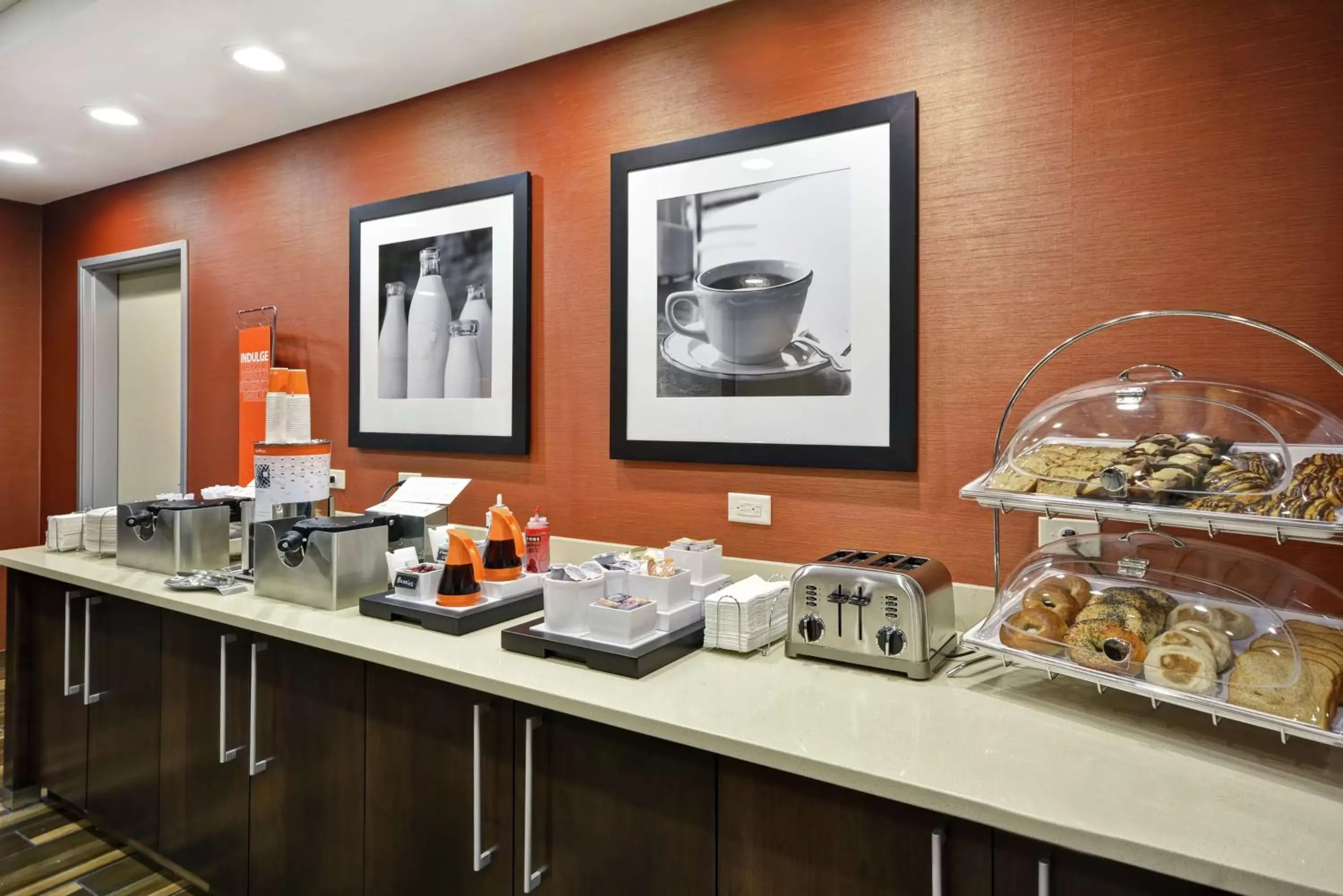 Breakfast in Hampton Inn Suites Grants Pass