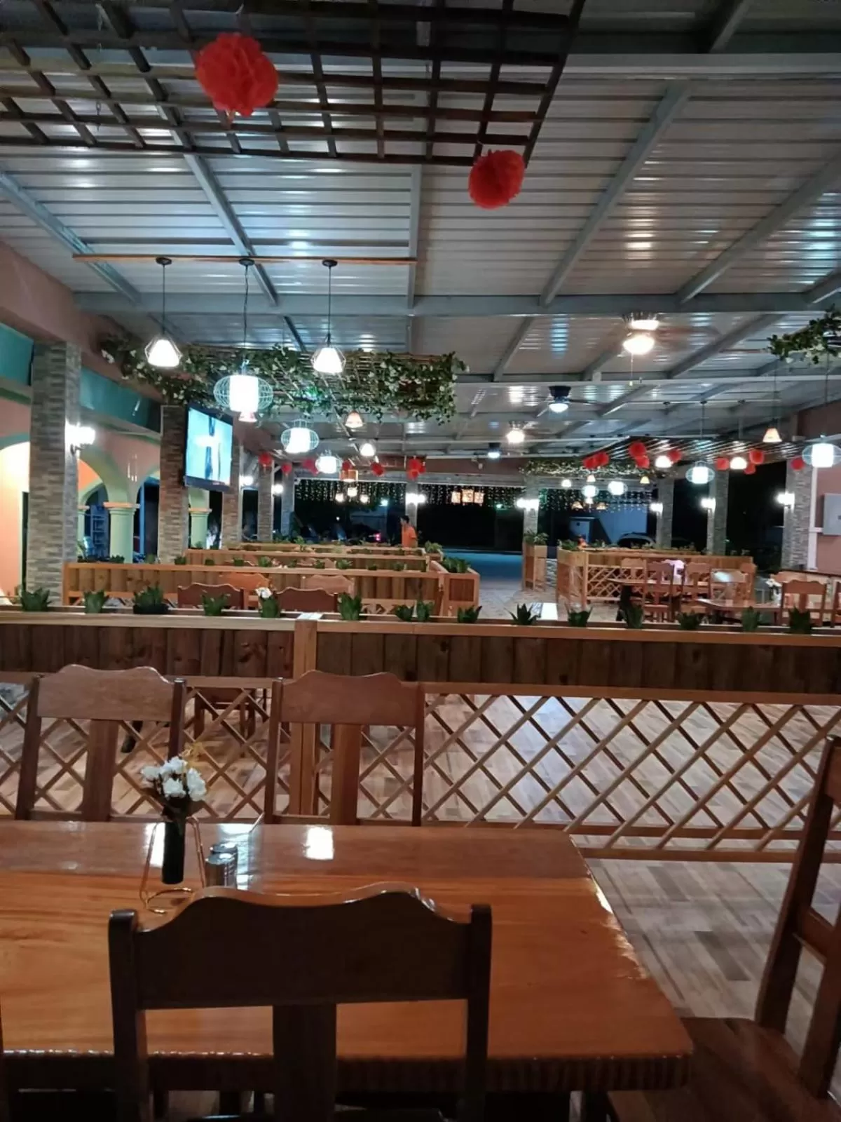 Restaurant/places to eat in Sunshine View Hotel and Restaurant