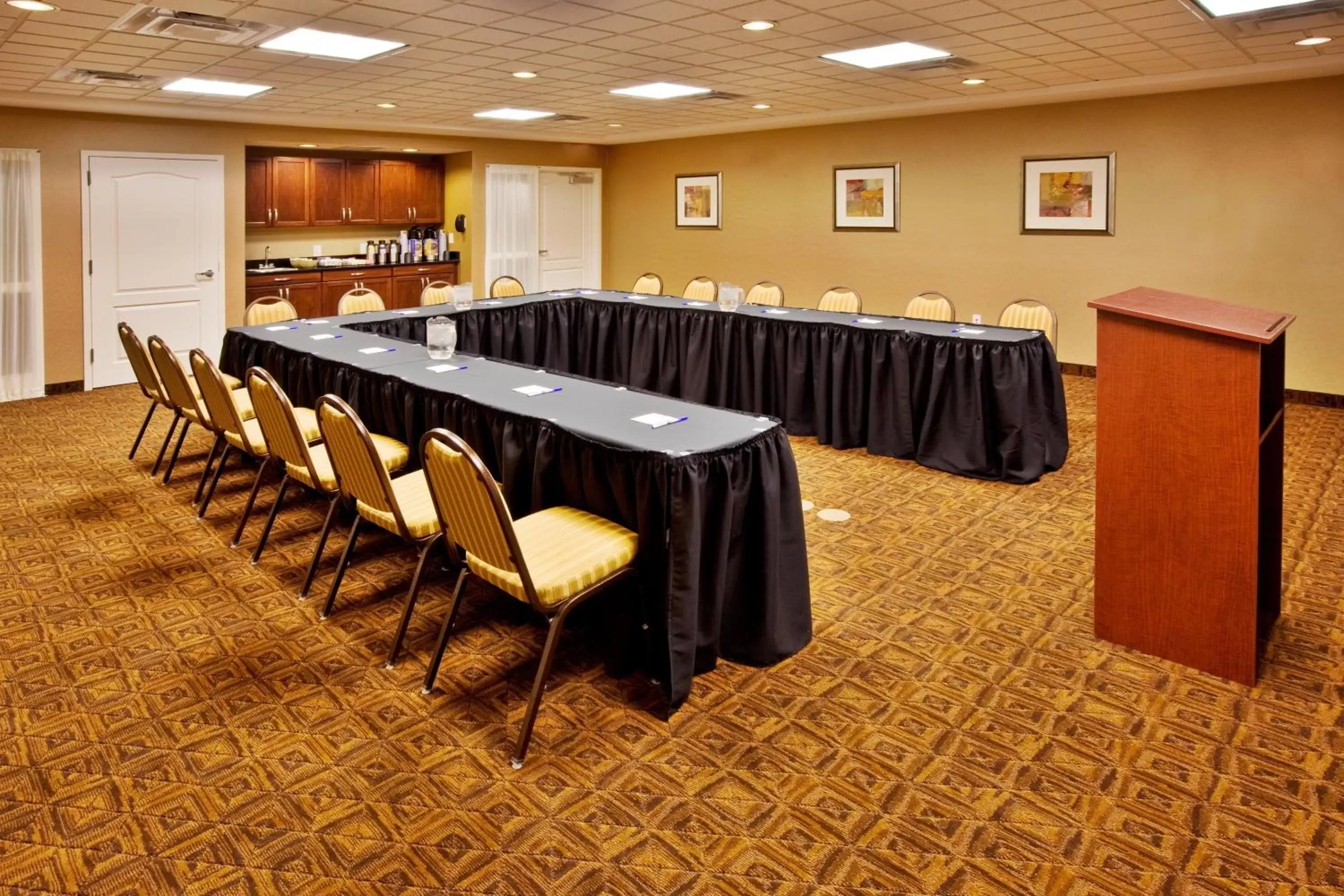 Meeting/conference room in Holiday Inn Express Hotel & Suites Crawfordsville, an IHG Hotel