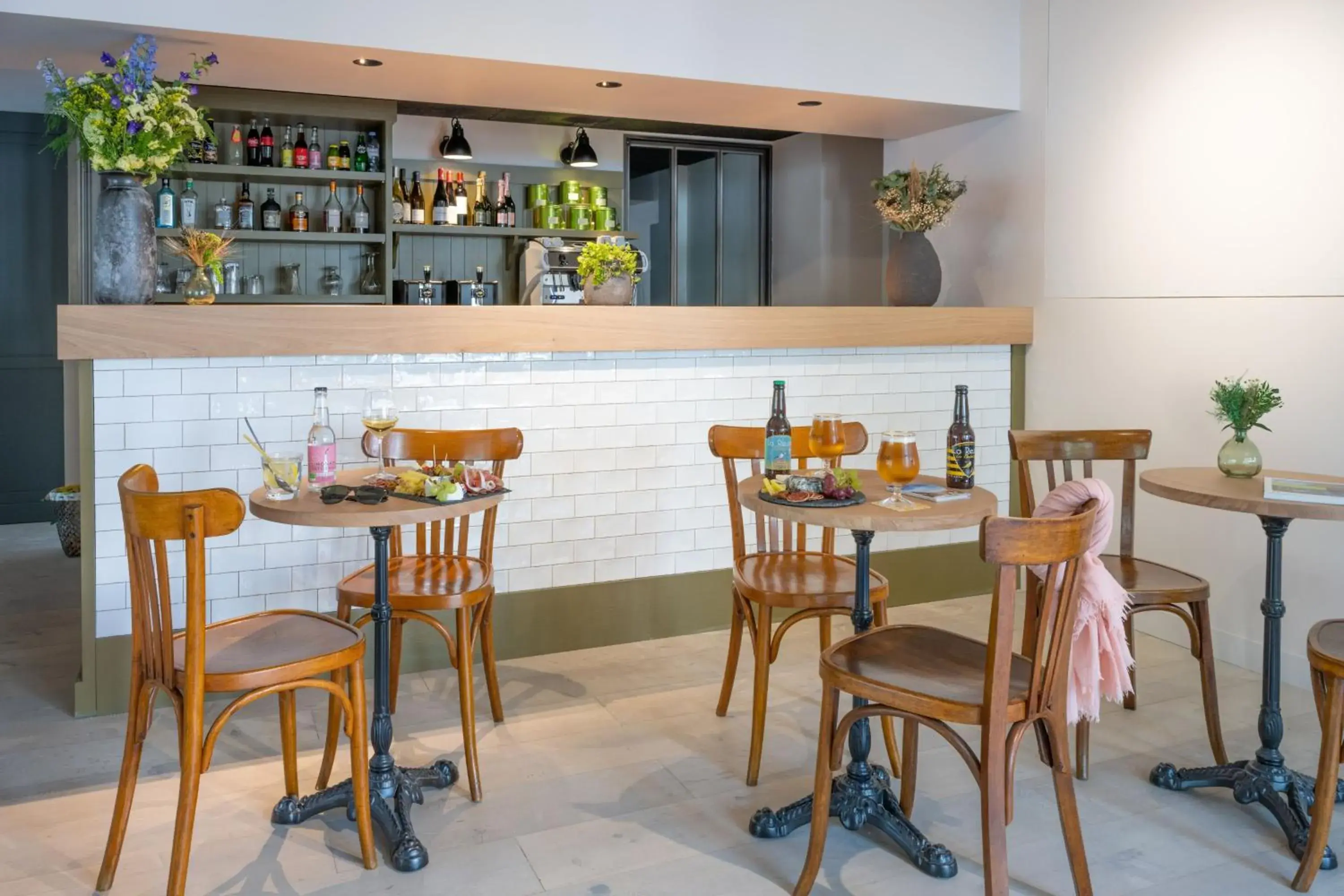 Lounge or bar, Restaurant/Places to Eat in Hôtel Saint Nicolas