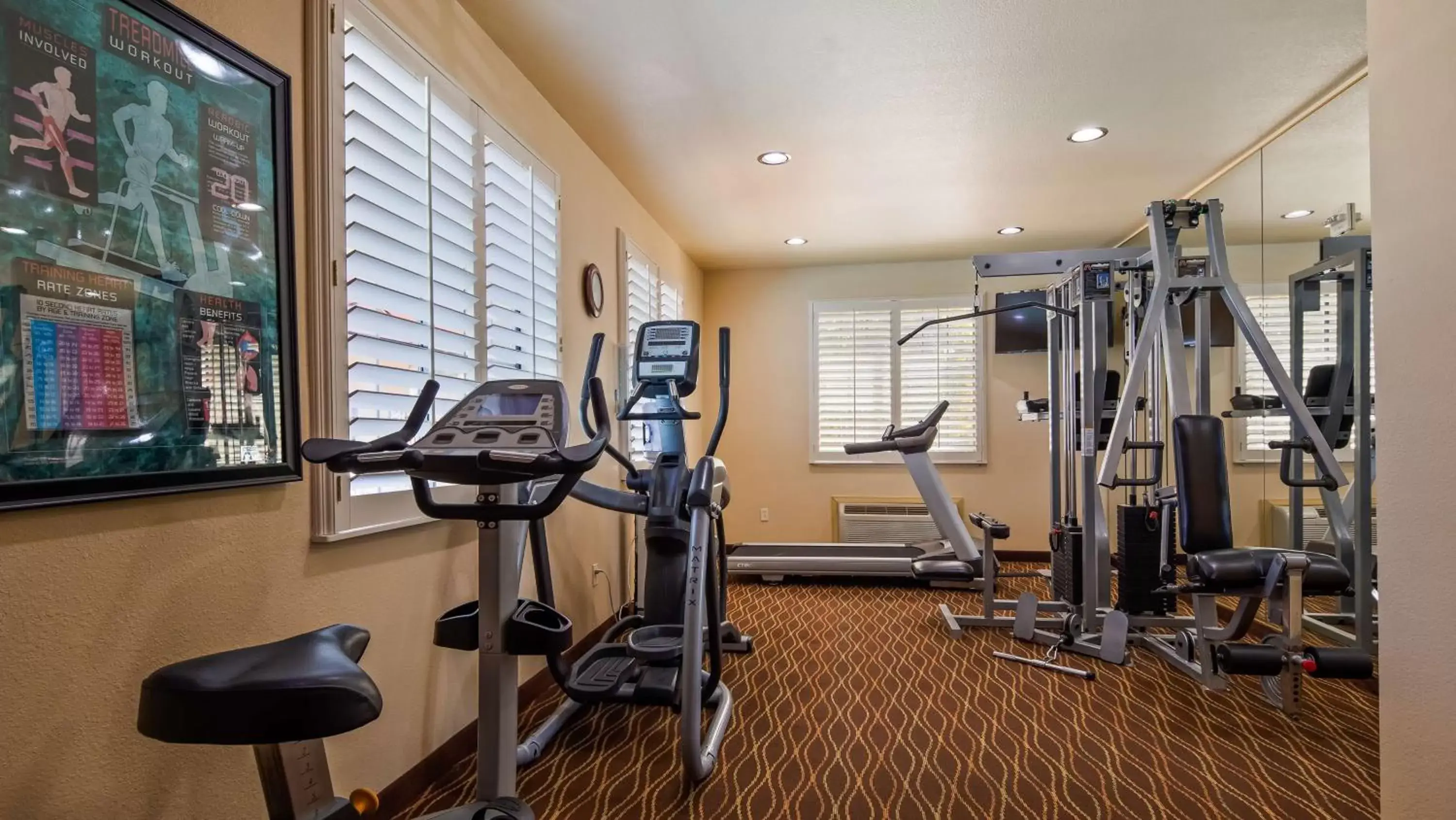 Fitness centre/facilities, Fitness Center/Facilities in Best Western Plus Crown Colony Inn & Suites