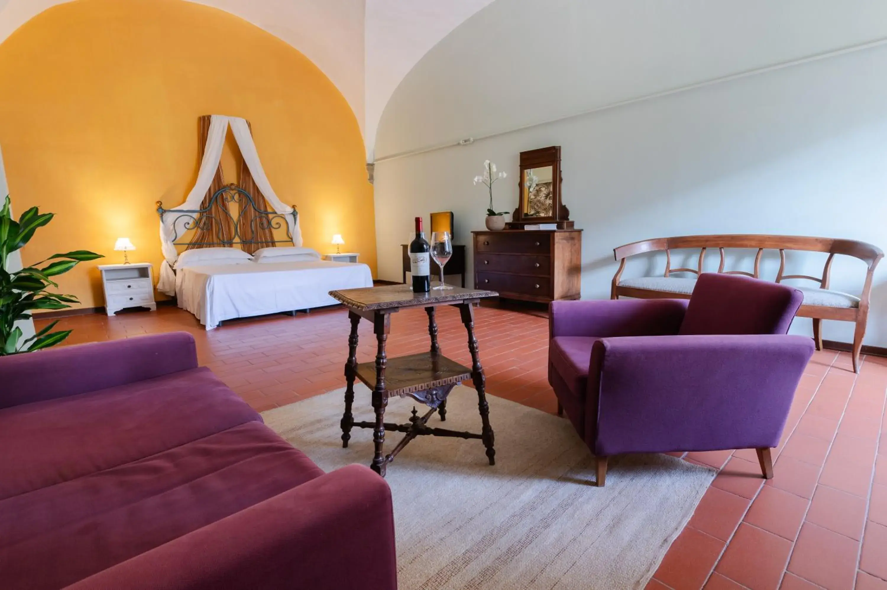 Bedroom, Seating Area in Villa Pitiana