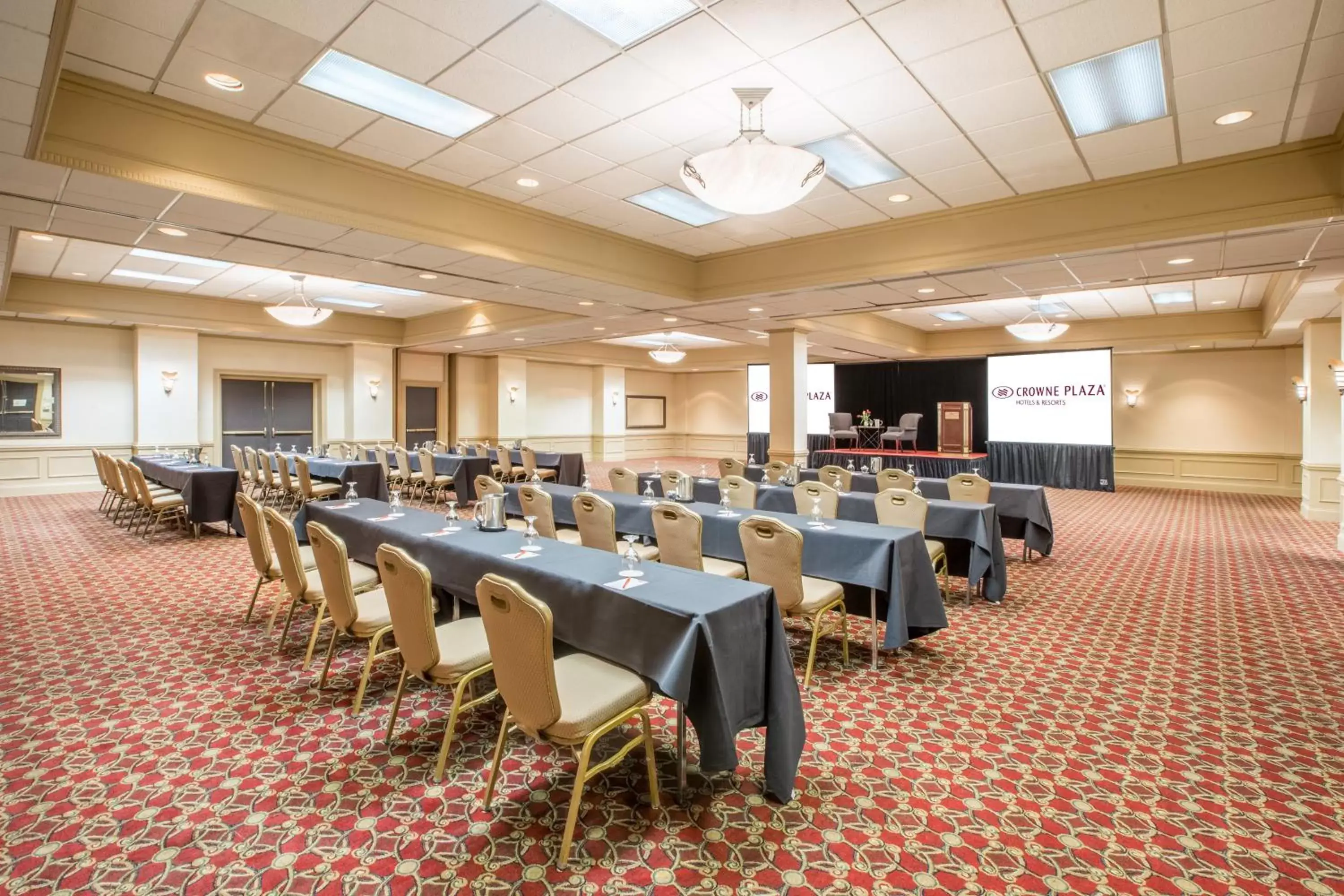 Banquet/Function facilities in Crowne Plaza Cleveland Airport, an IHG Hotel
