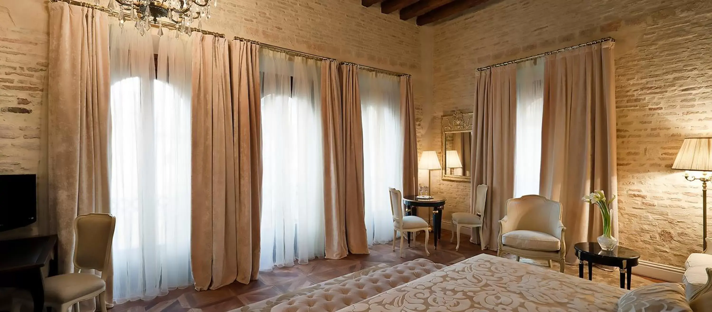 Photo of the whole room, Seating Area in Hotel Casa 1800 Sevilla