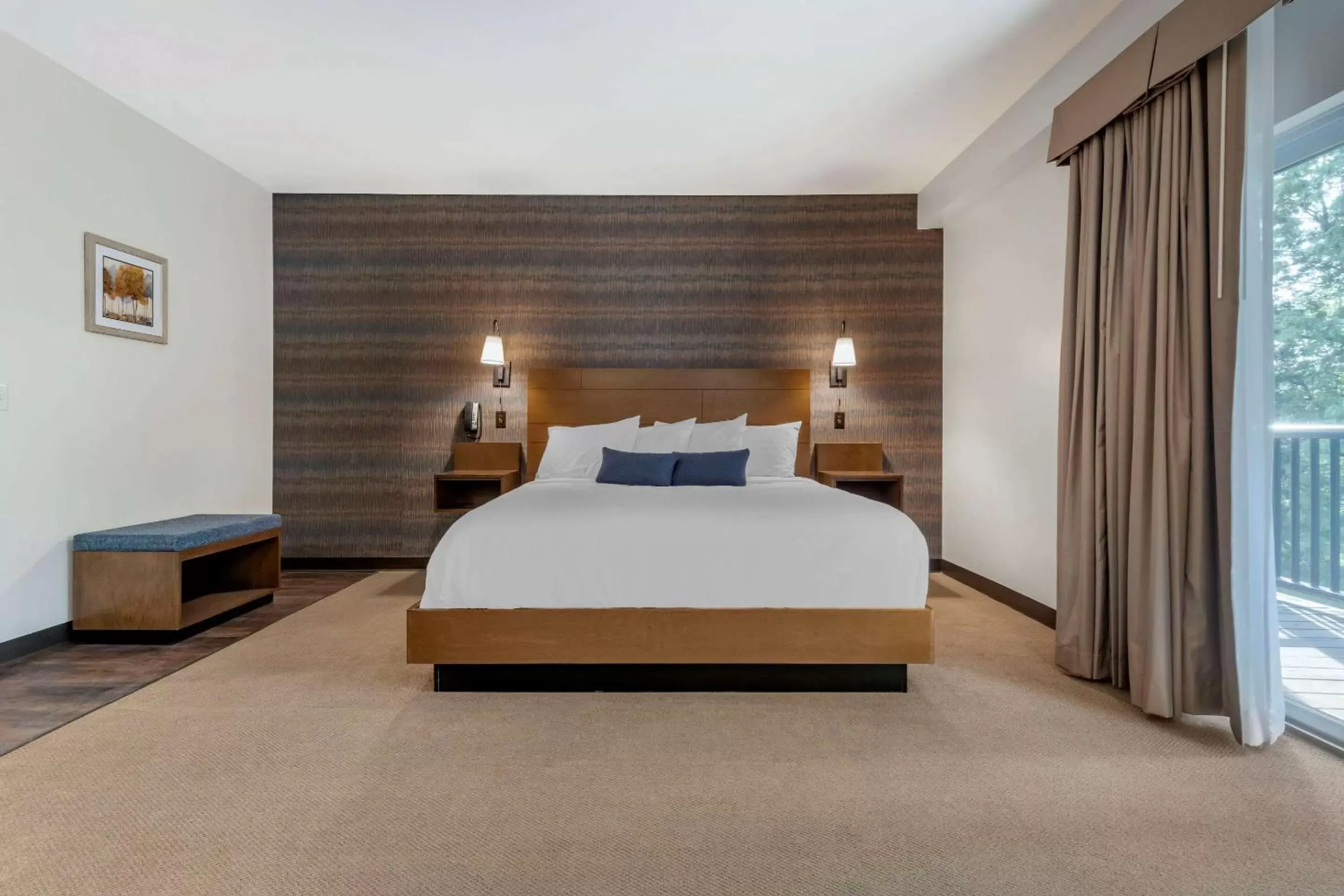 Photo of the whole room, Bed in The Cranberry, Ascend Hotel Collection