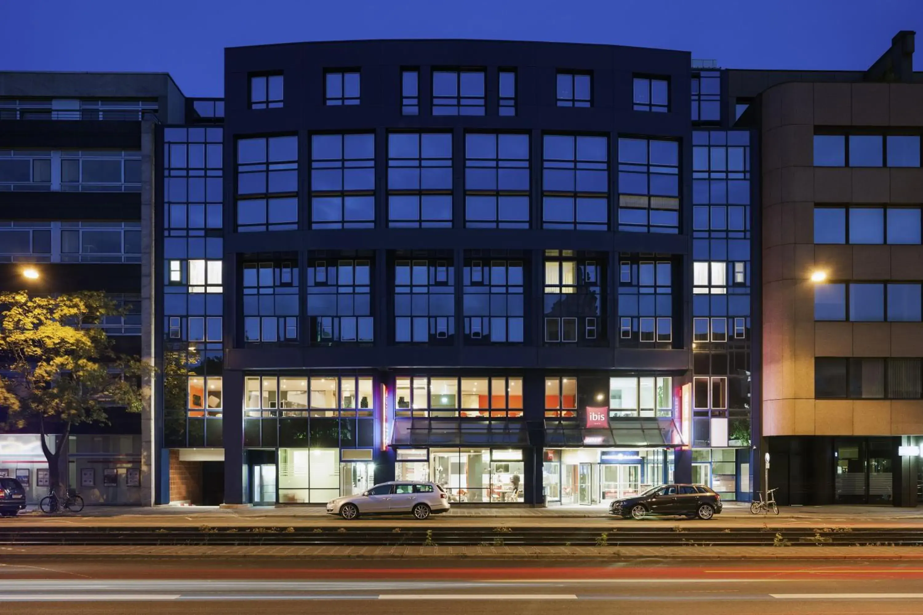 Facade/entrance, Property Building in Ibis Nuernberg Hauptbahnhof