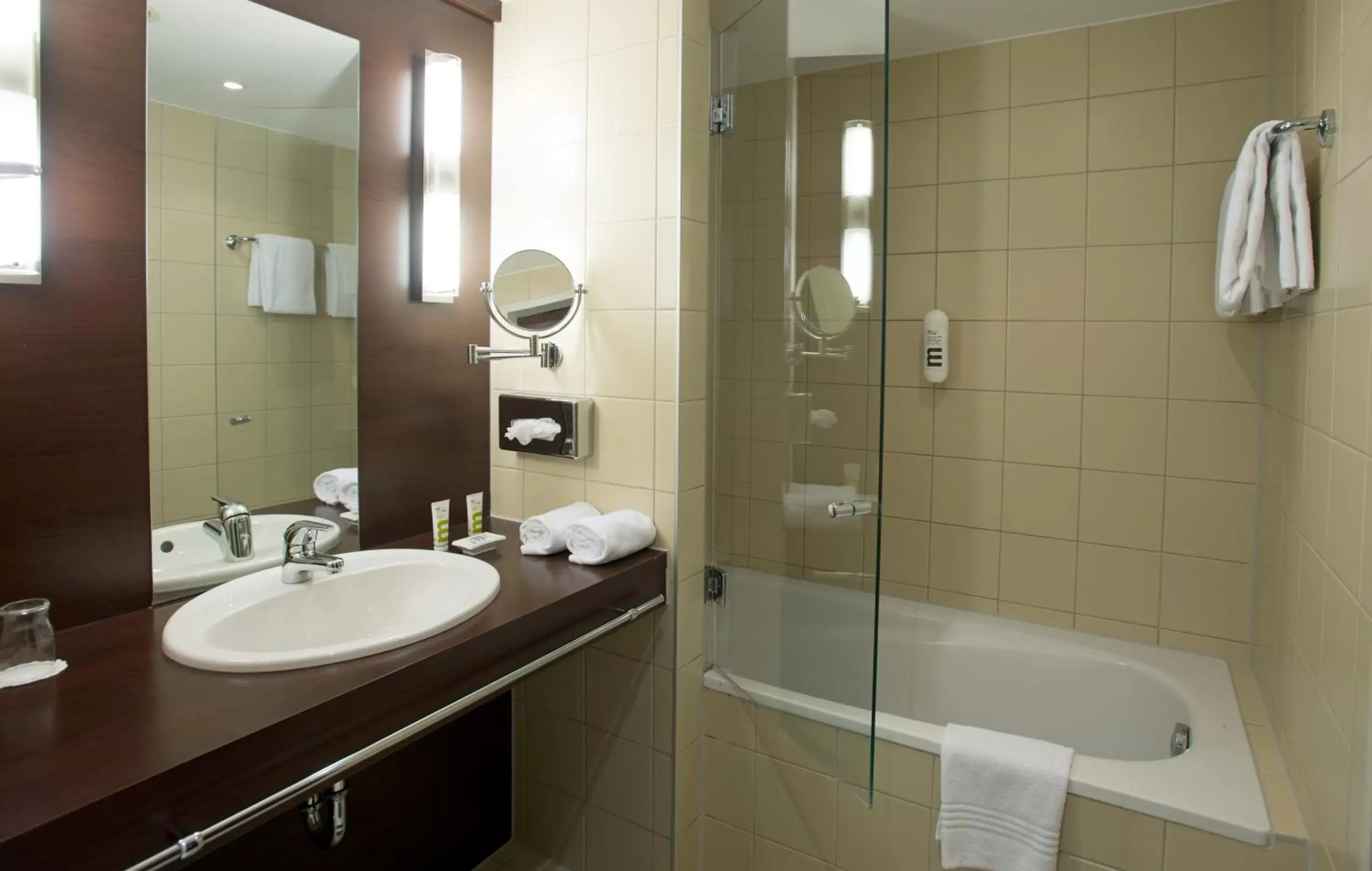 Shower, Bathroom in Hotel Mercure Graz City