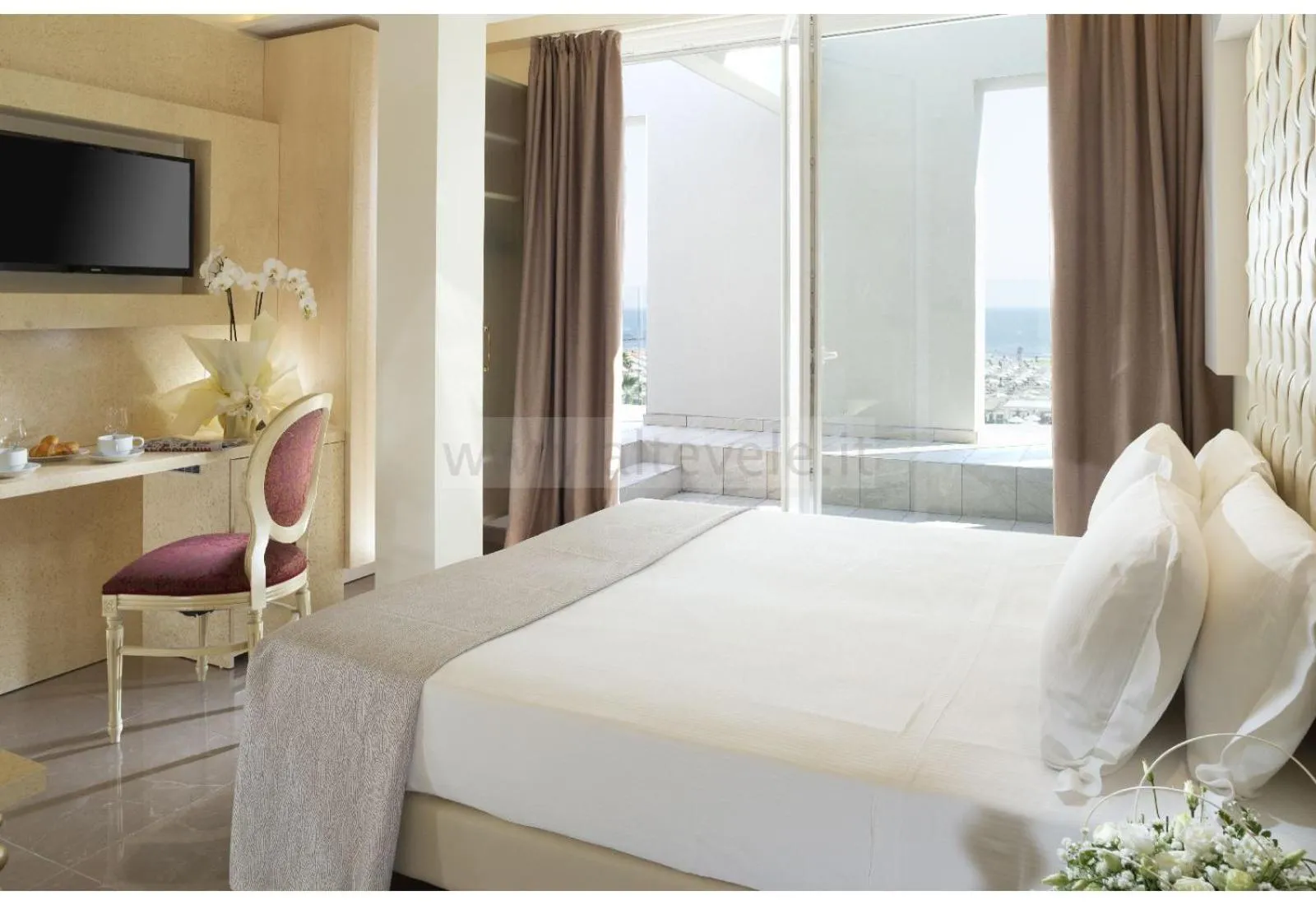 Sea view, Bed in Hotel Ambassador