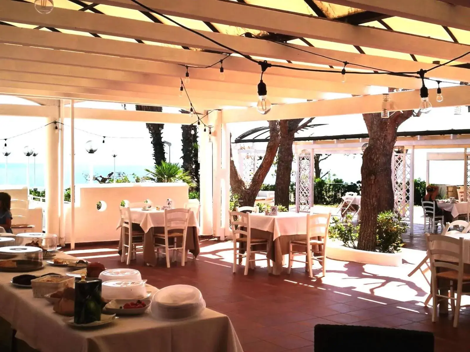 Restaurant/Places to Eat in Hotel Residence La Corvetta