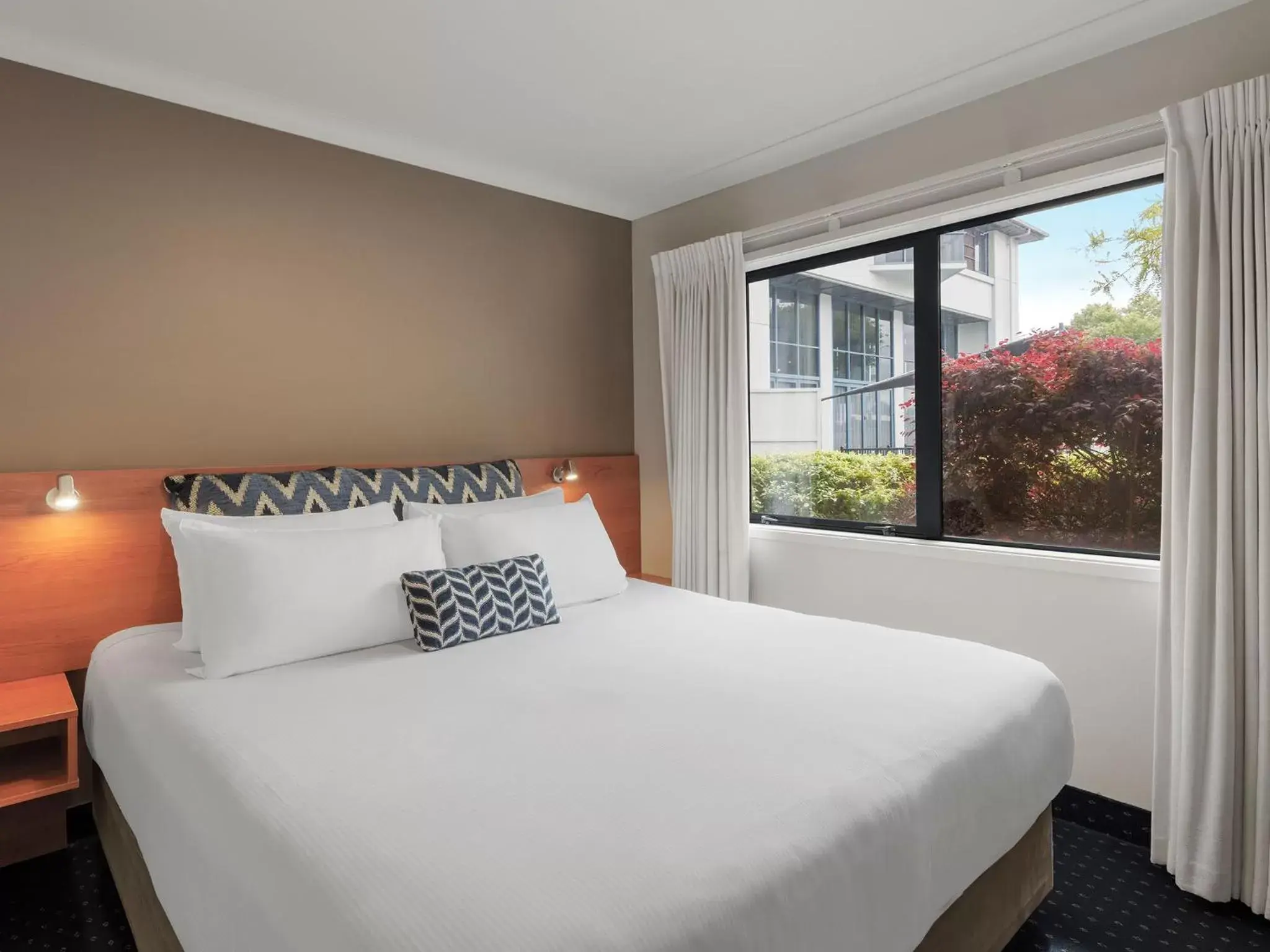 Bedroom, Bed in JetPark Hotel Rotorua