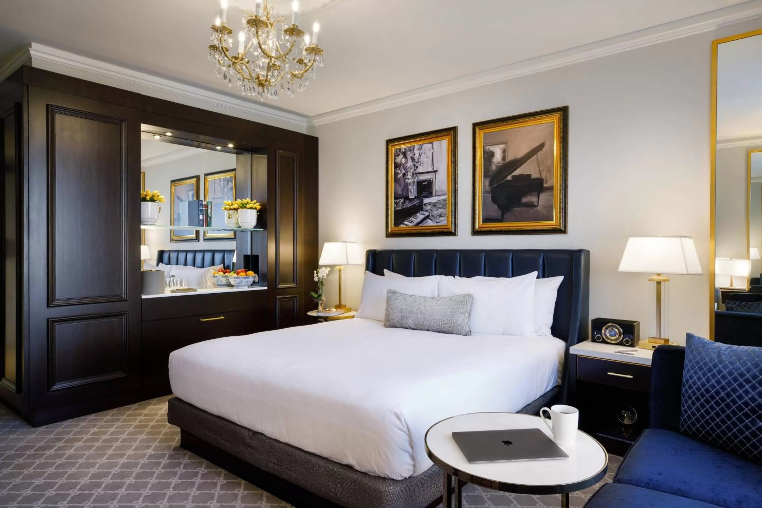 Photo of the whole room, Bed in Hotel Carmichael, Autograph Collection