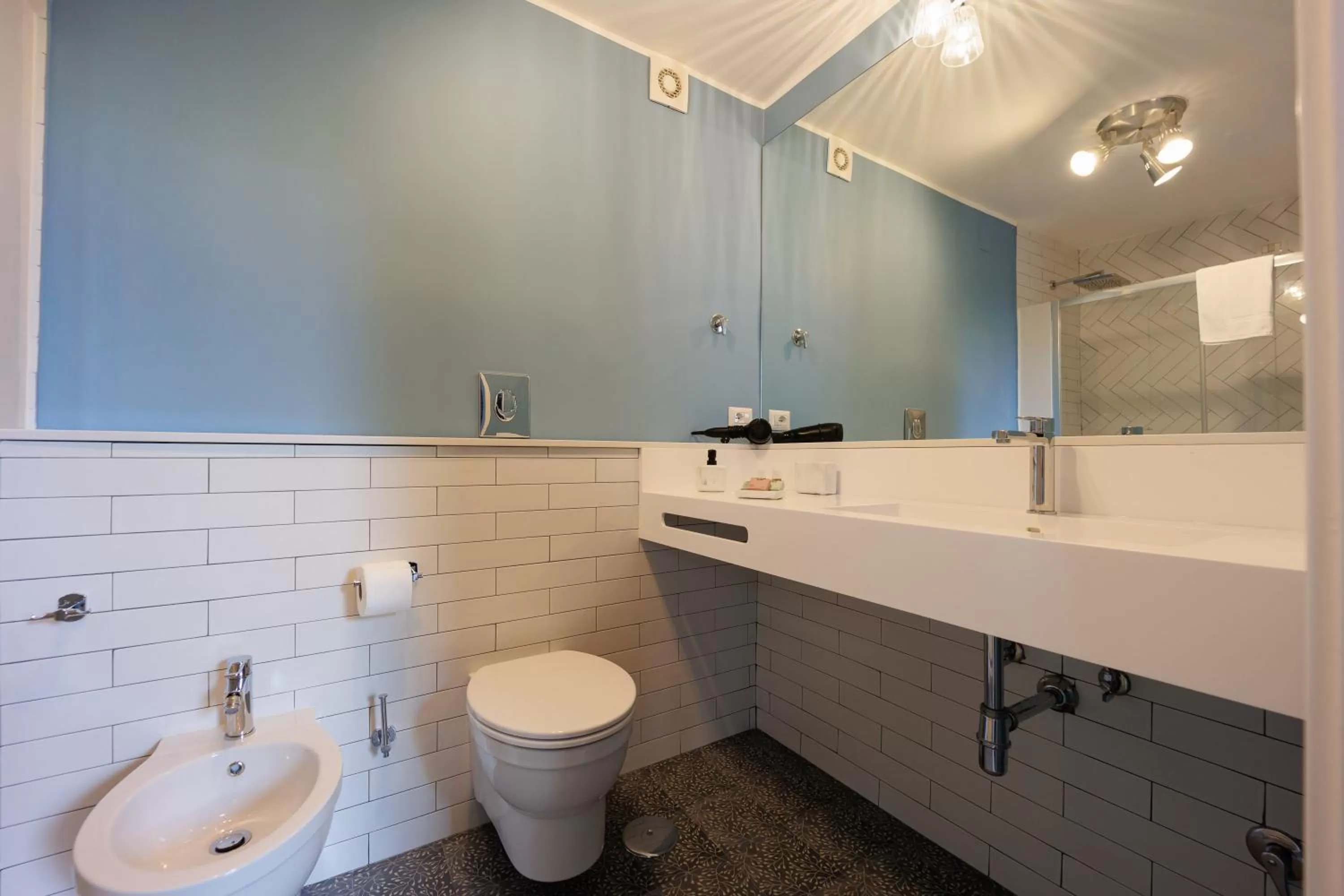 Bathroom in The Bellini House by House In Naples