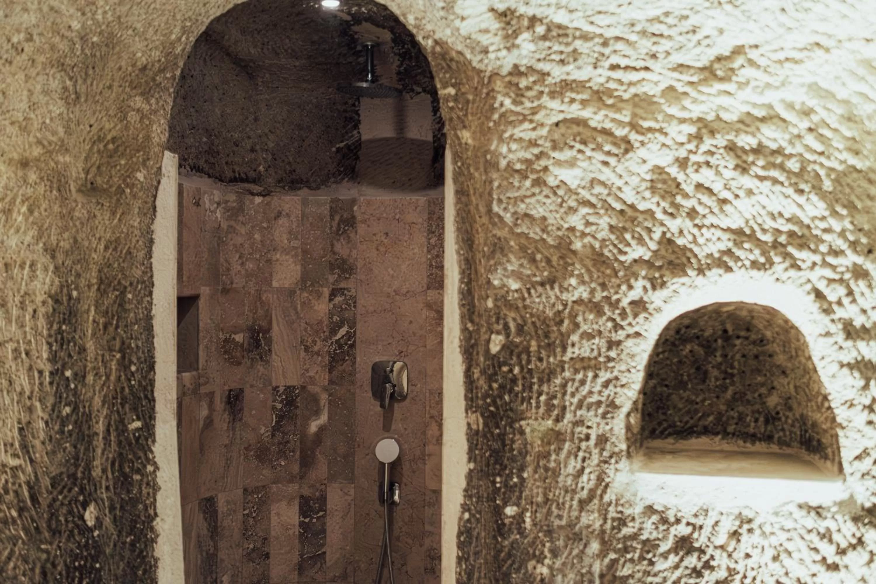 Shower in Şah Saray Cave Suites Halal Hotel