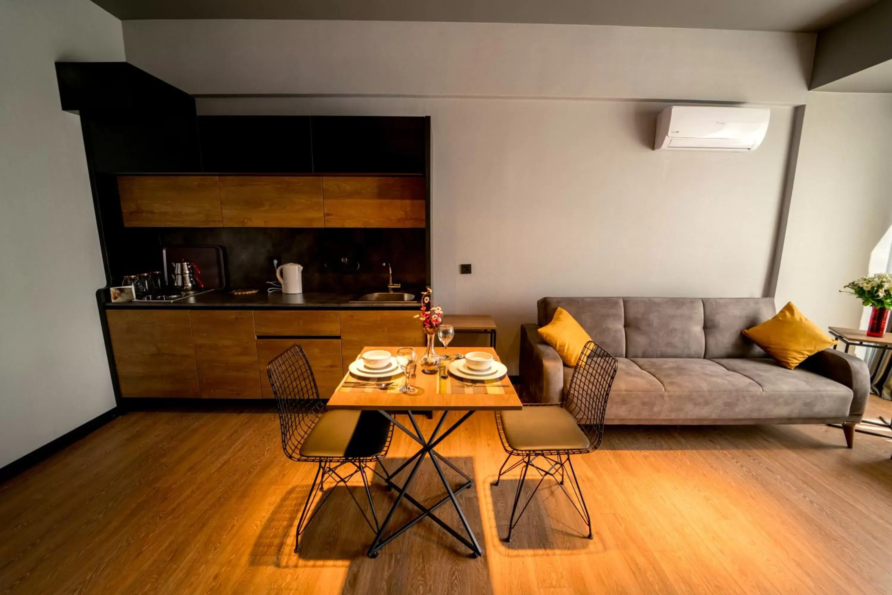 Seating area, Kitchen/Kitchenette in The Kayseri Loft Hotel