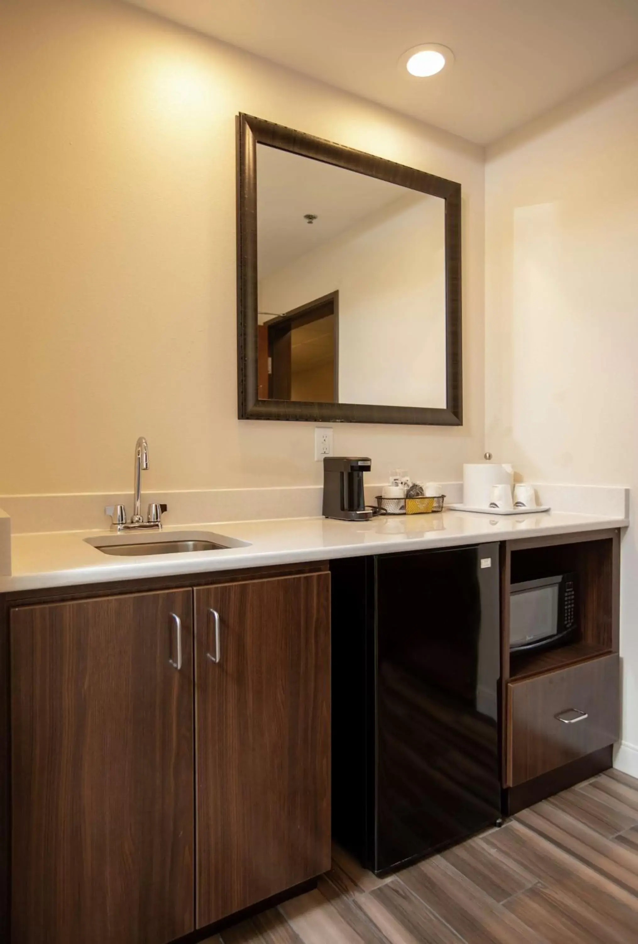 Photo of the whole room, Kitchen/Kitchenette in Hampton Inn Mesa Verde/Cortez Co