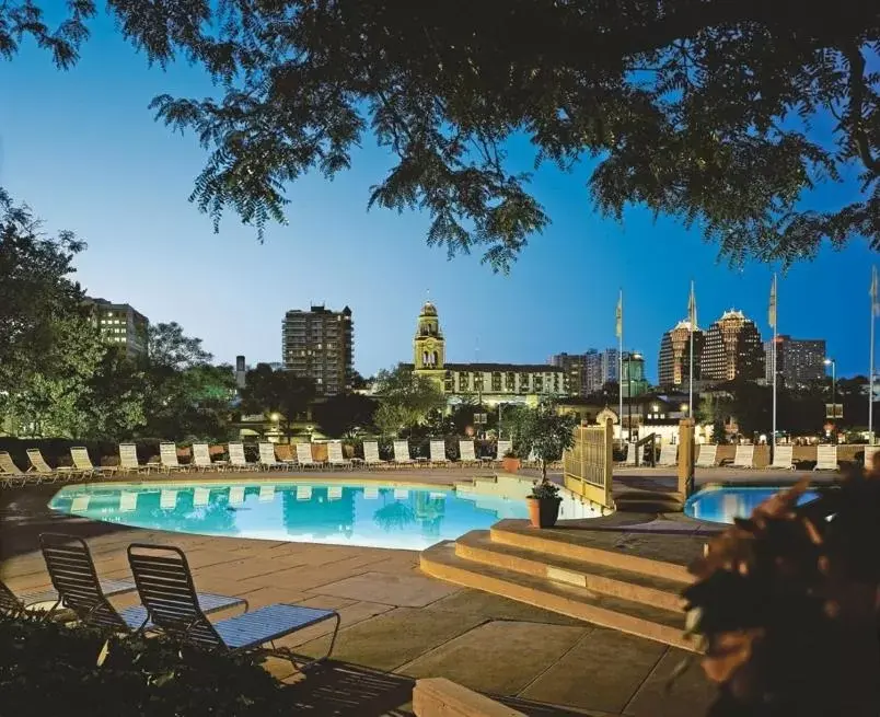 , Swimming Pool in InterContinental Kansas City at the Plaza, an IHG Hotel