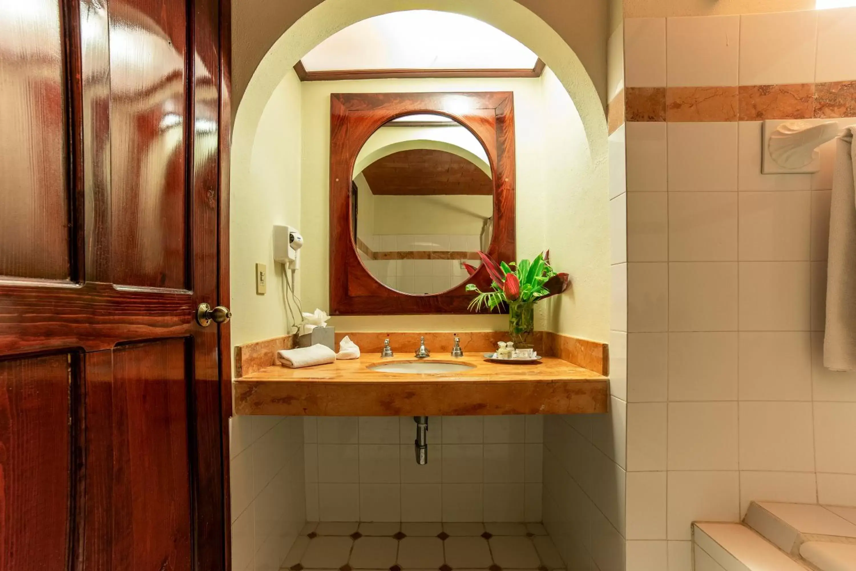 Shower, Bathroom in Hotel Chichen Itza