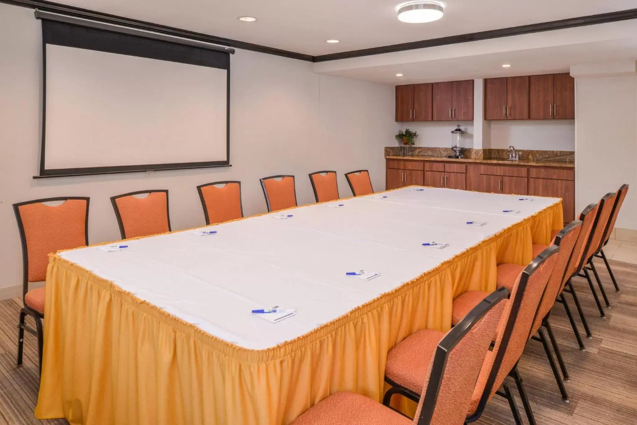 Meeting/conference room in Holiday Inn Express Palm Desert, an IHG Hotel