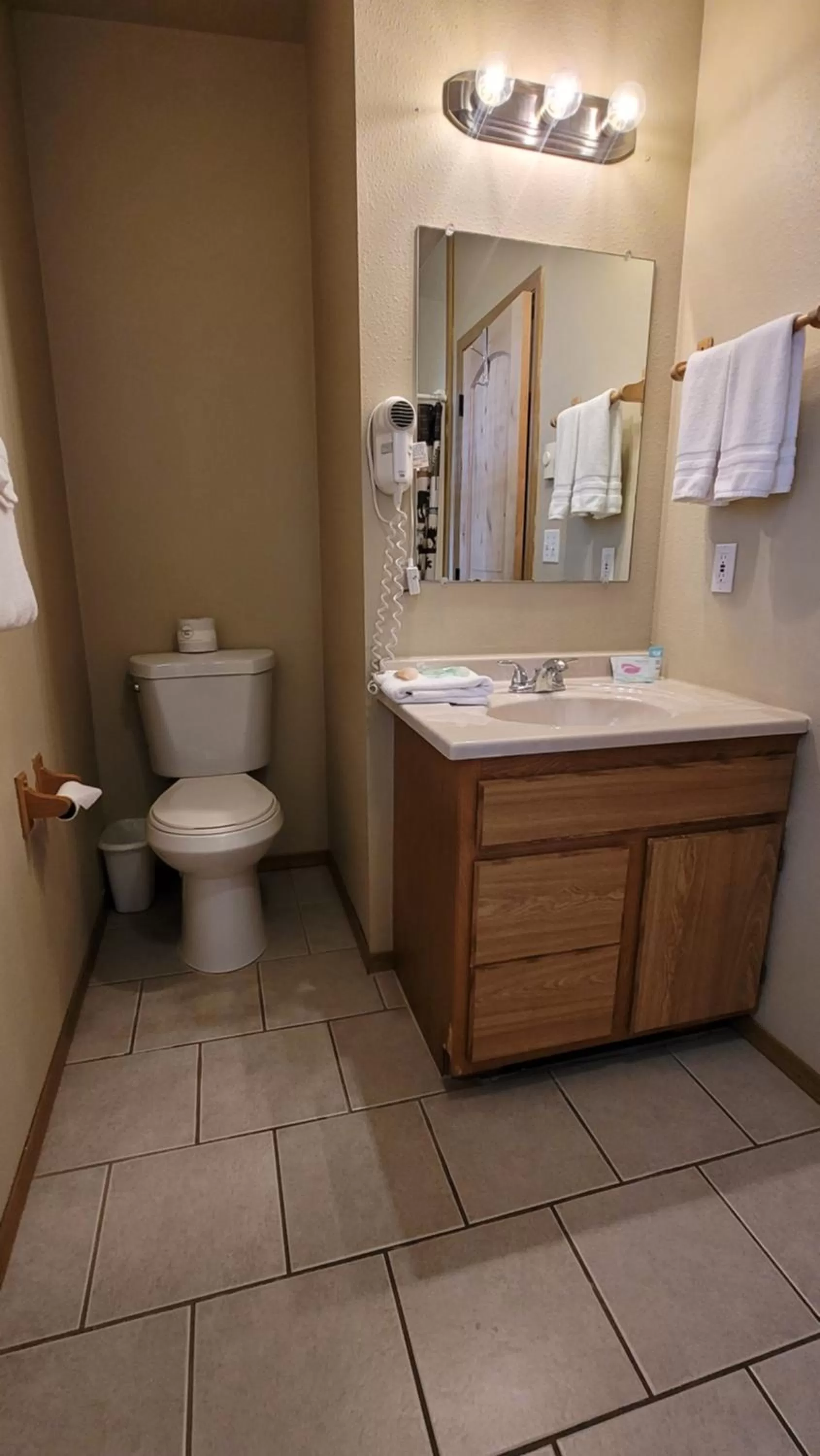 Riverfront Motel & Cabins