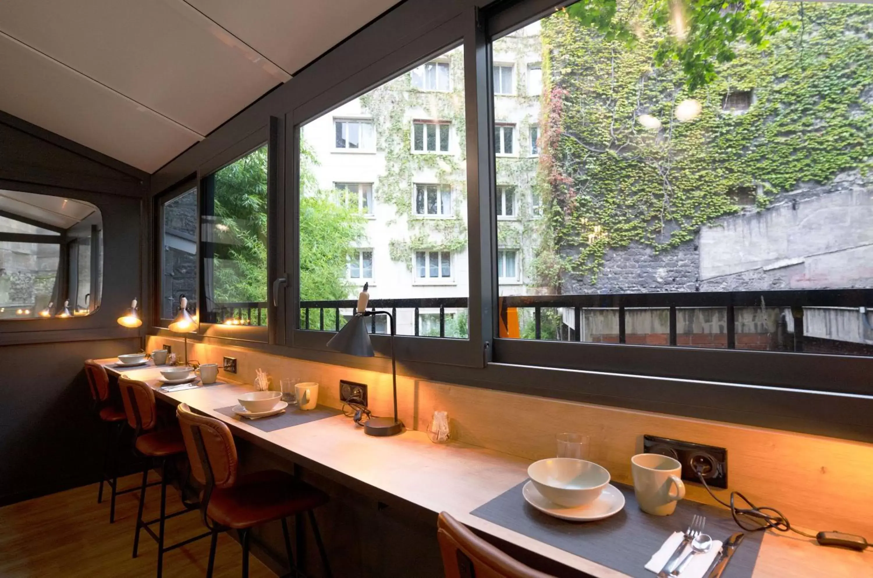 Restaurant/places to eat in Best Western Hotel Le Montparnasse