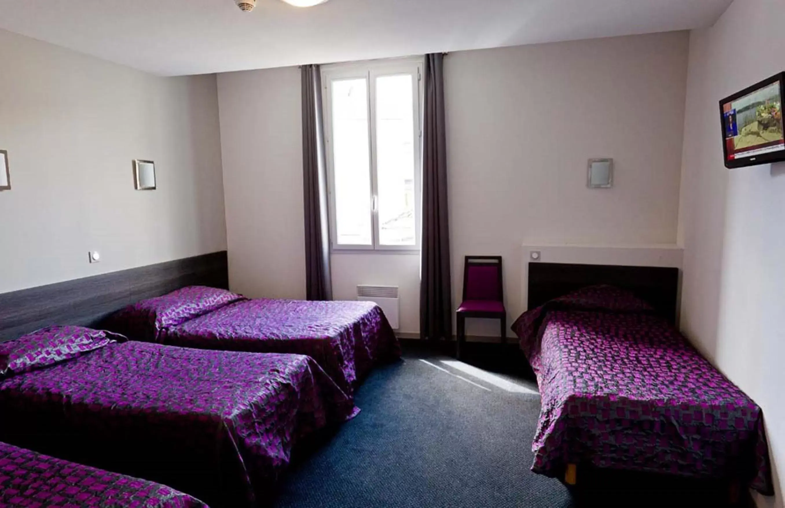 Bedroom, Bed in Hôtel Saint Etienne