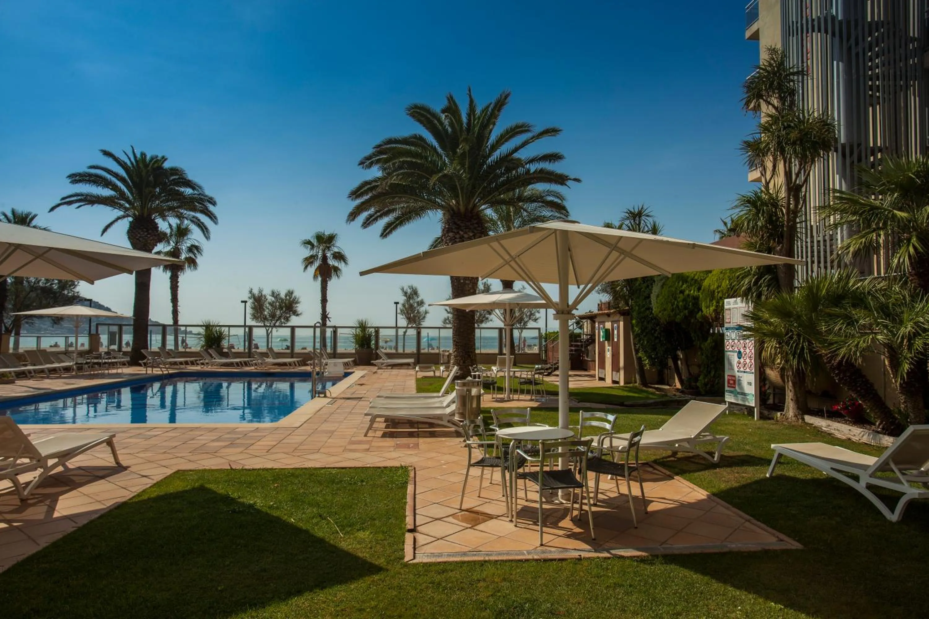 Swimming pool in Hotel Monterrey Roses by Pierre & Vacances