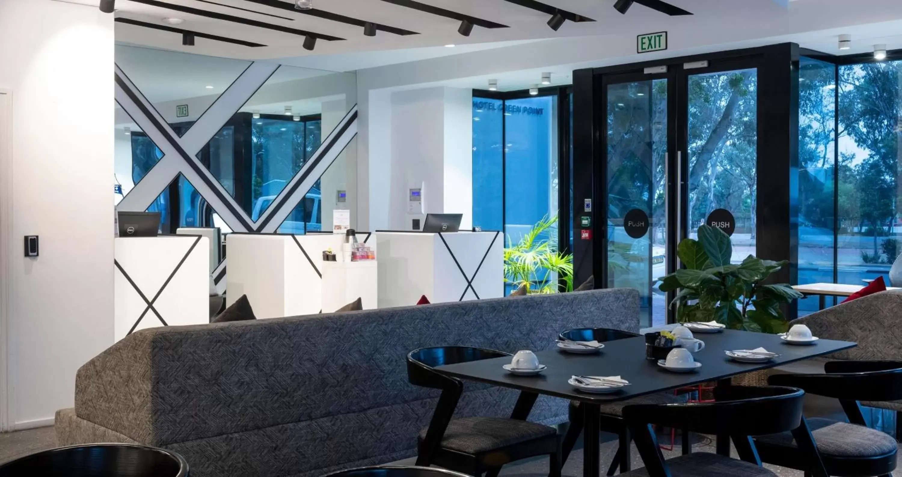 Lobby or reception, Restaurant/Places to Eat in ANEW Hotel Green Point Cape Town