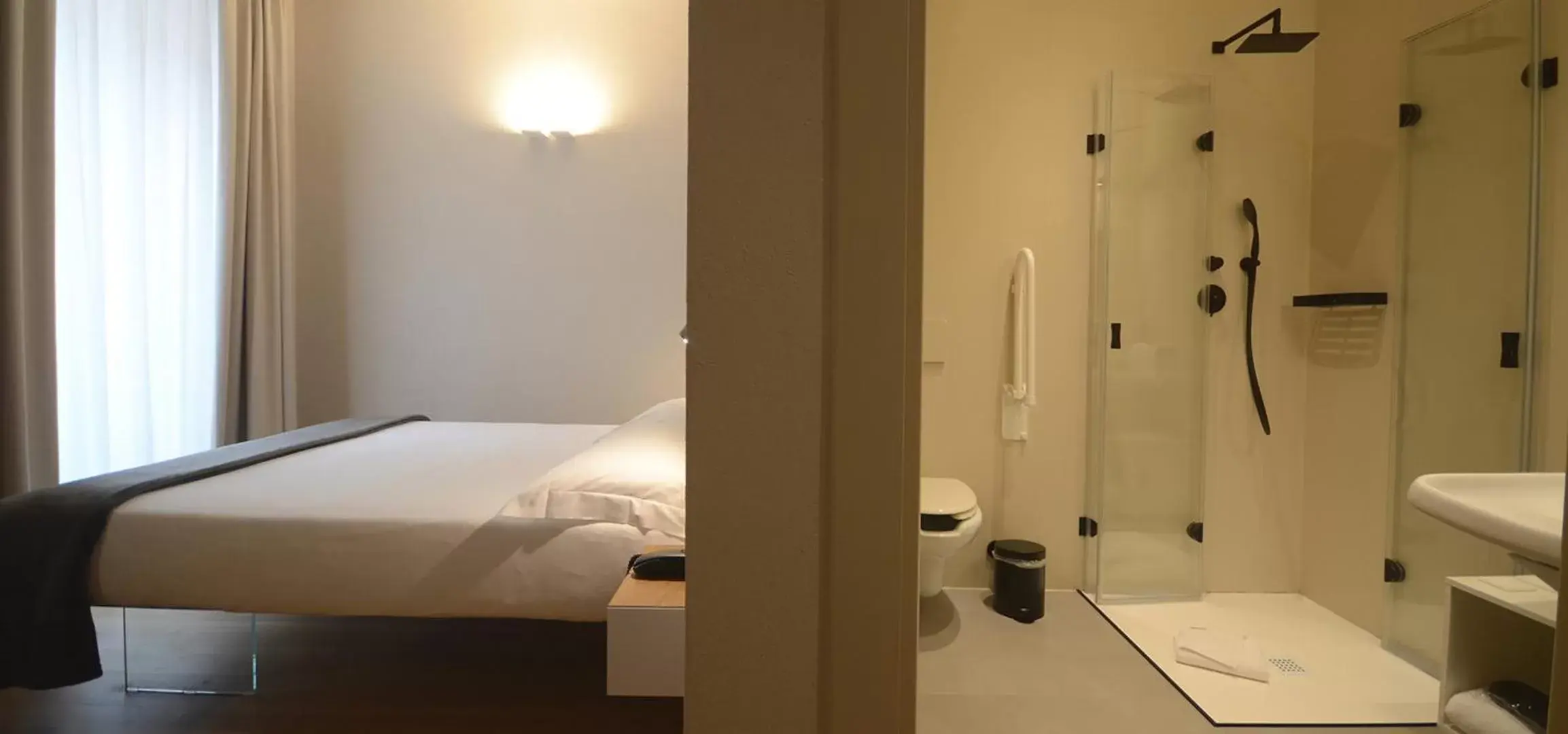 Toilet, Bed in Albergo Centrale