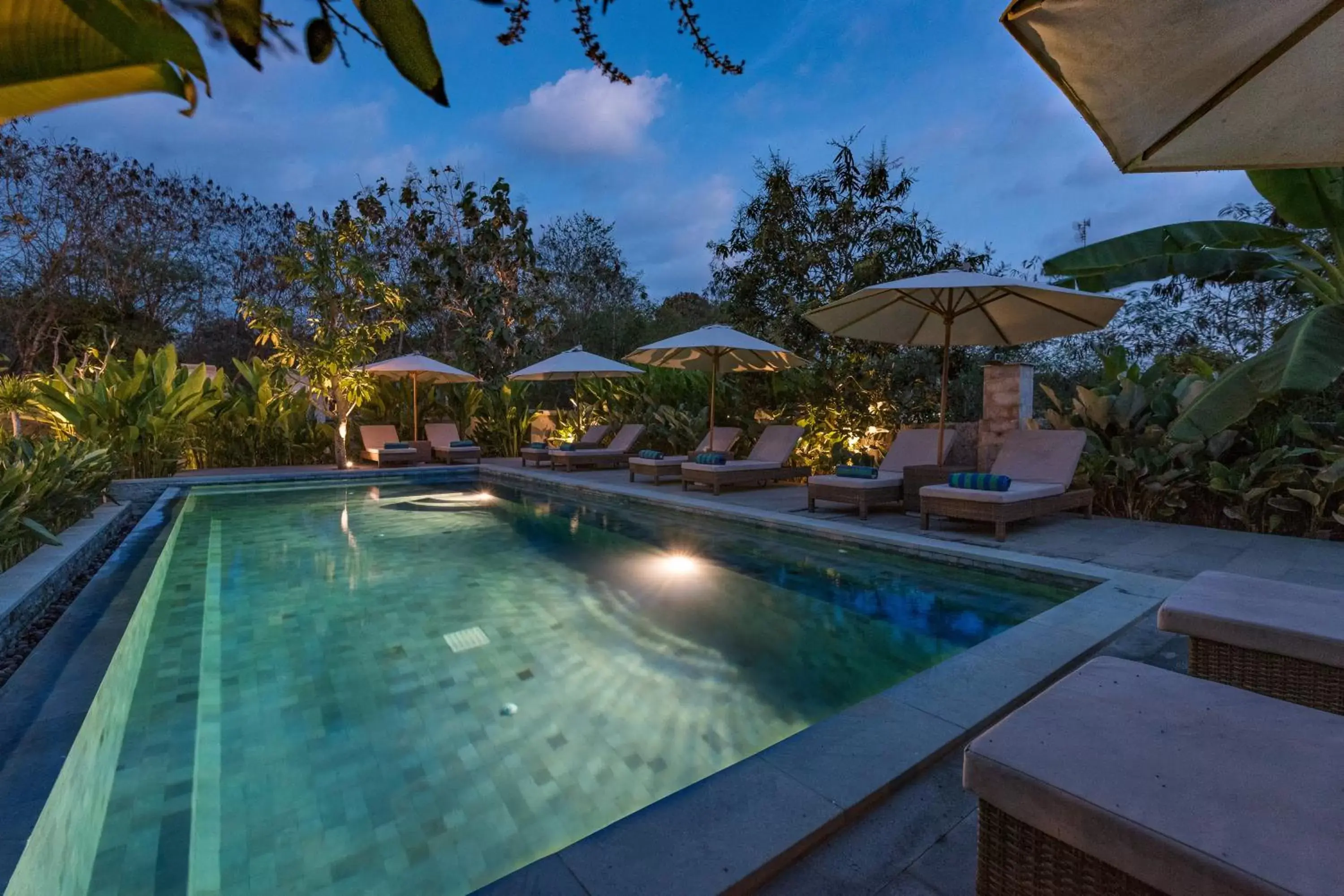 Neighbourhood, Swimming Pool in Royal Retreat Villa's Lembongan