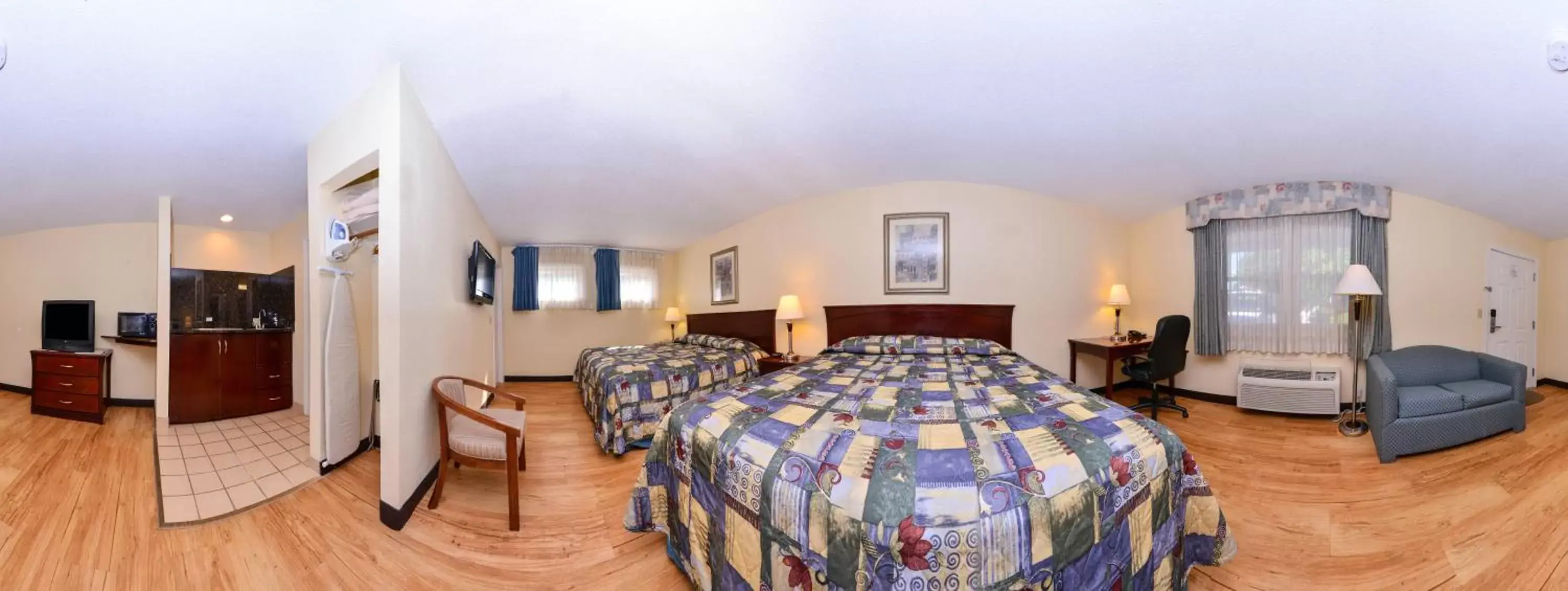Photo of the whole room, Room Photo in Tower Inn and Suites of Guilford / Madison
