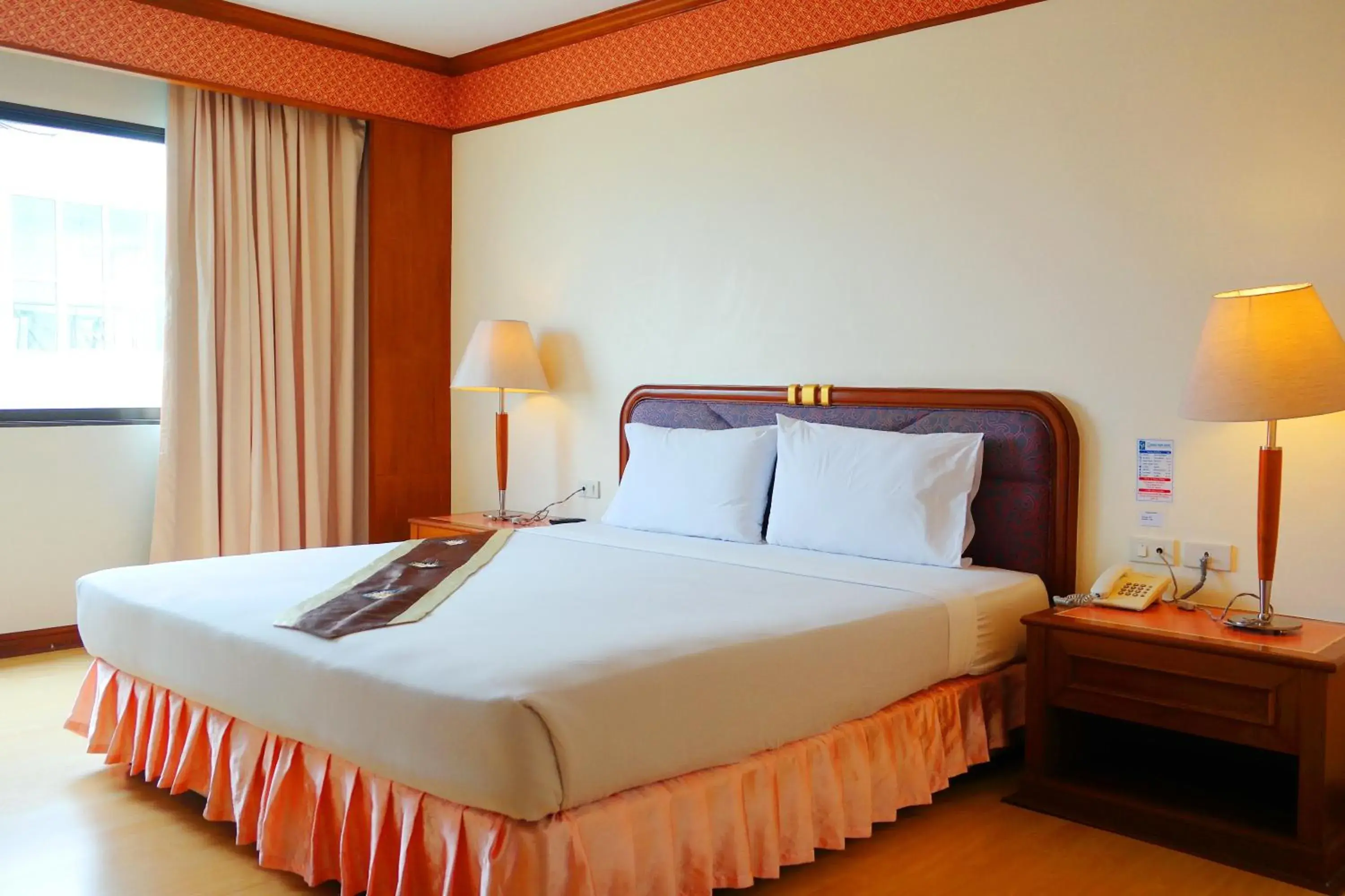 Bed in Grand Park Hotel (SHA Extra Plus)