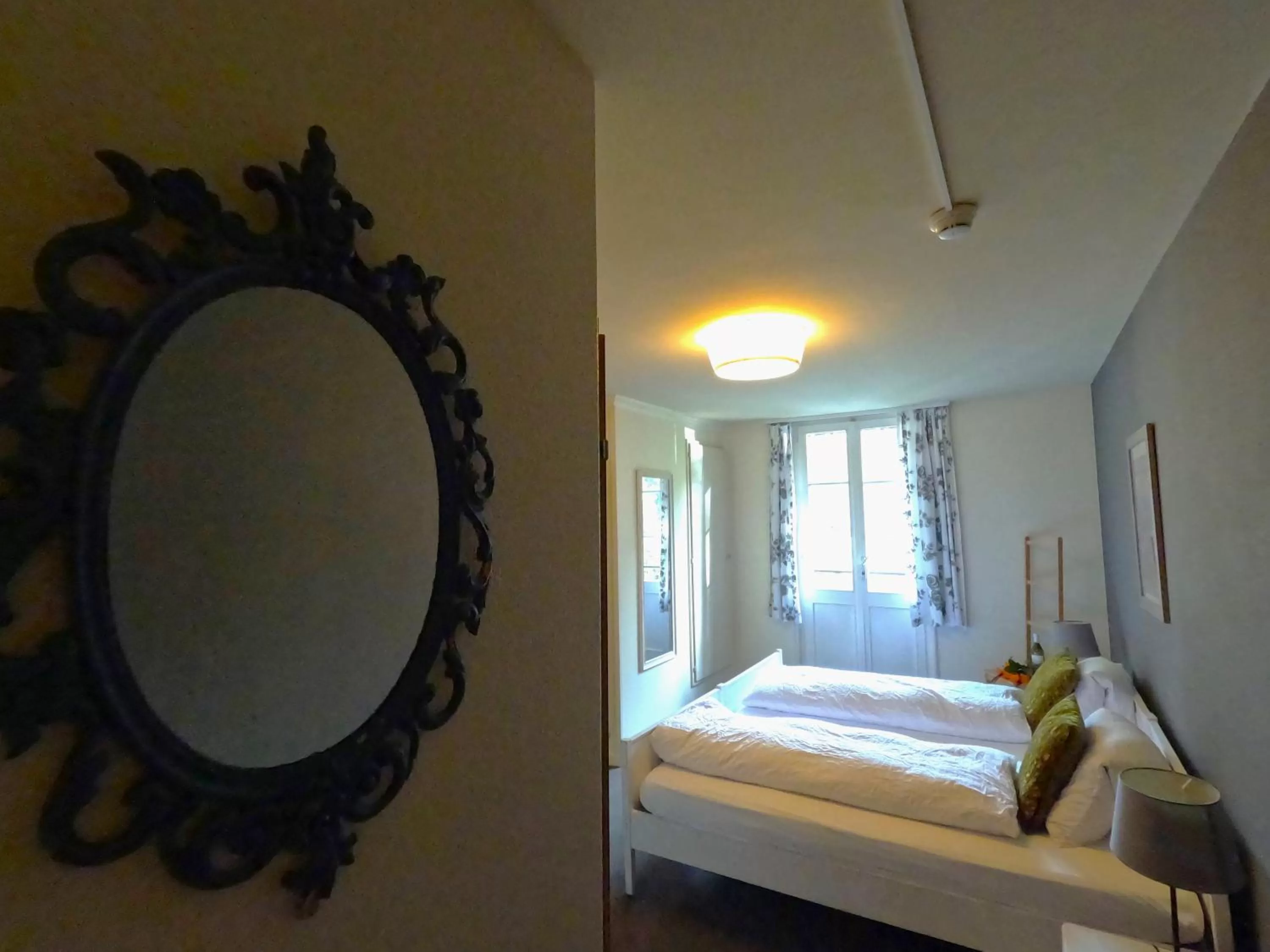 Bed in Alpenrose Hotel and Gardens