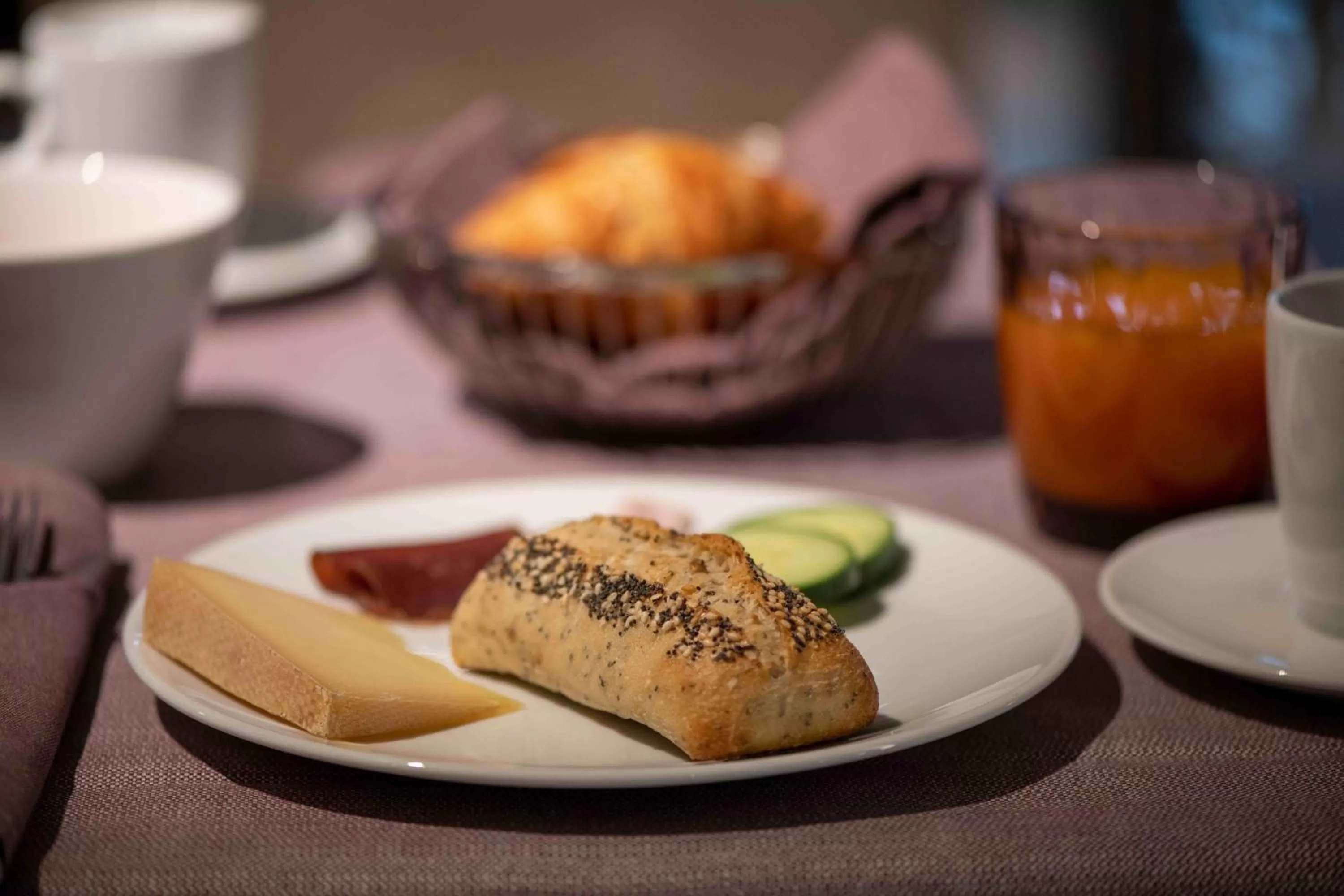 Breakfast in HOTEL illuster - Urban & Local