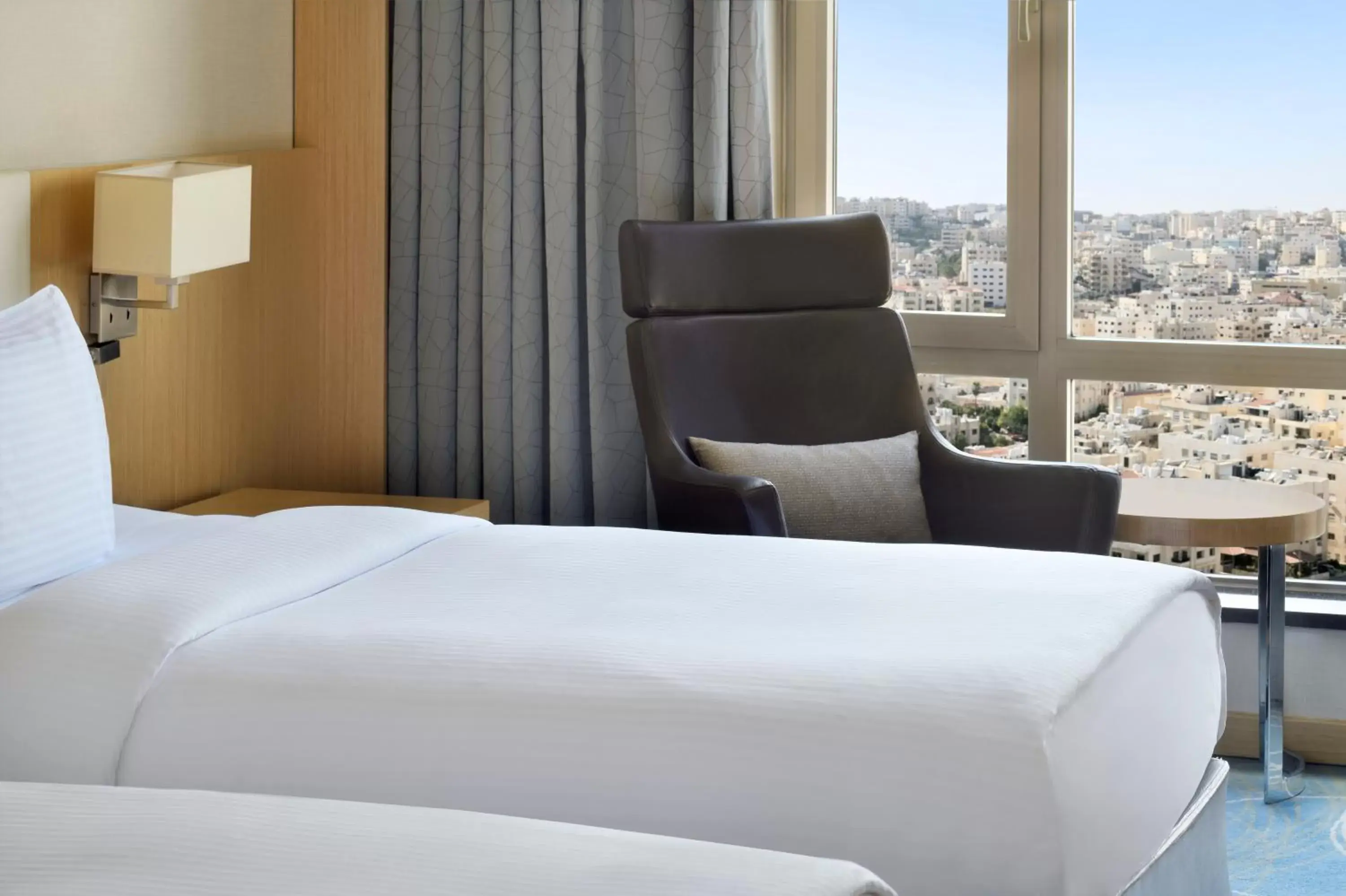 Bedroom, Bed in Mövenpick Hotel Amman