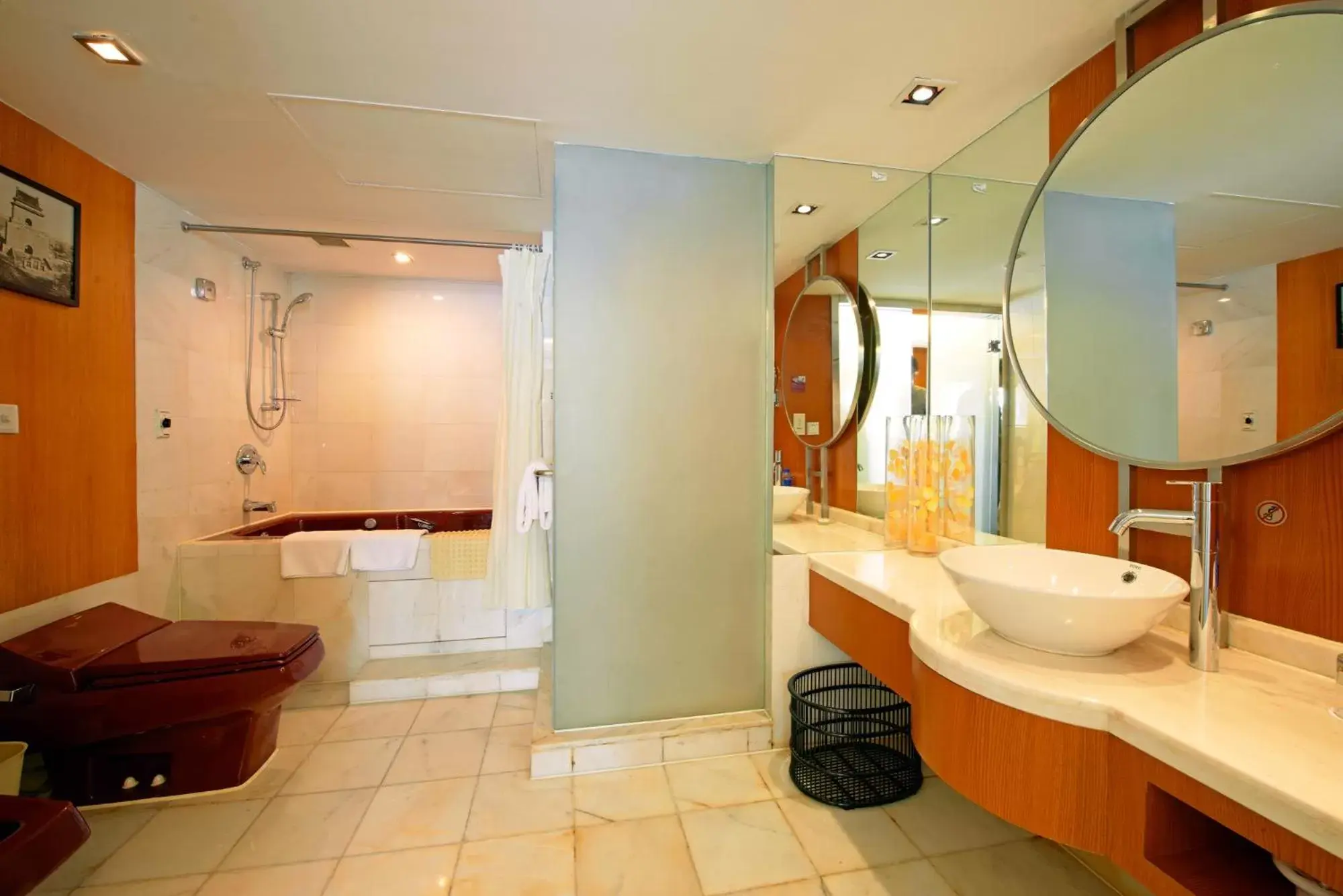 Bathroom in Guo Ji Yi Yuan Hotel