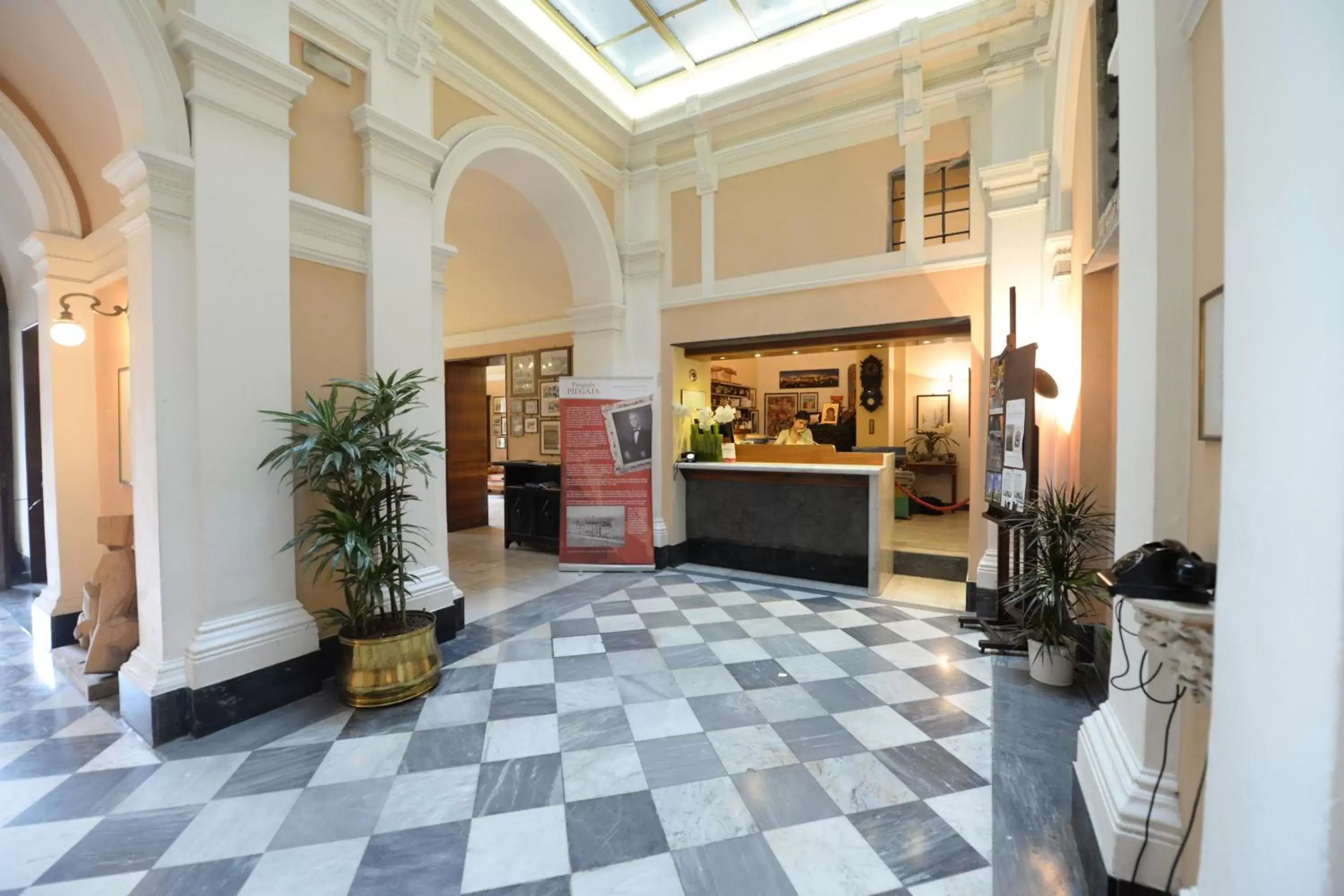 Lobby or reception, Lobby/Reception in Royal Victoria Hotel