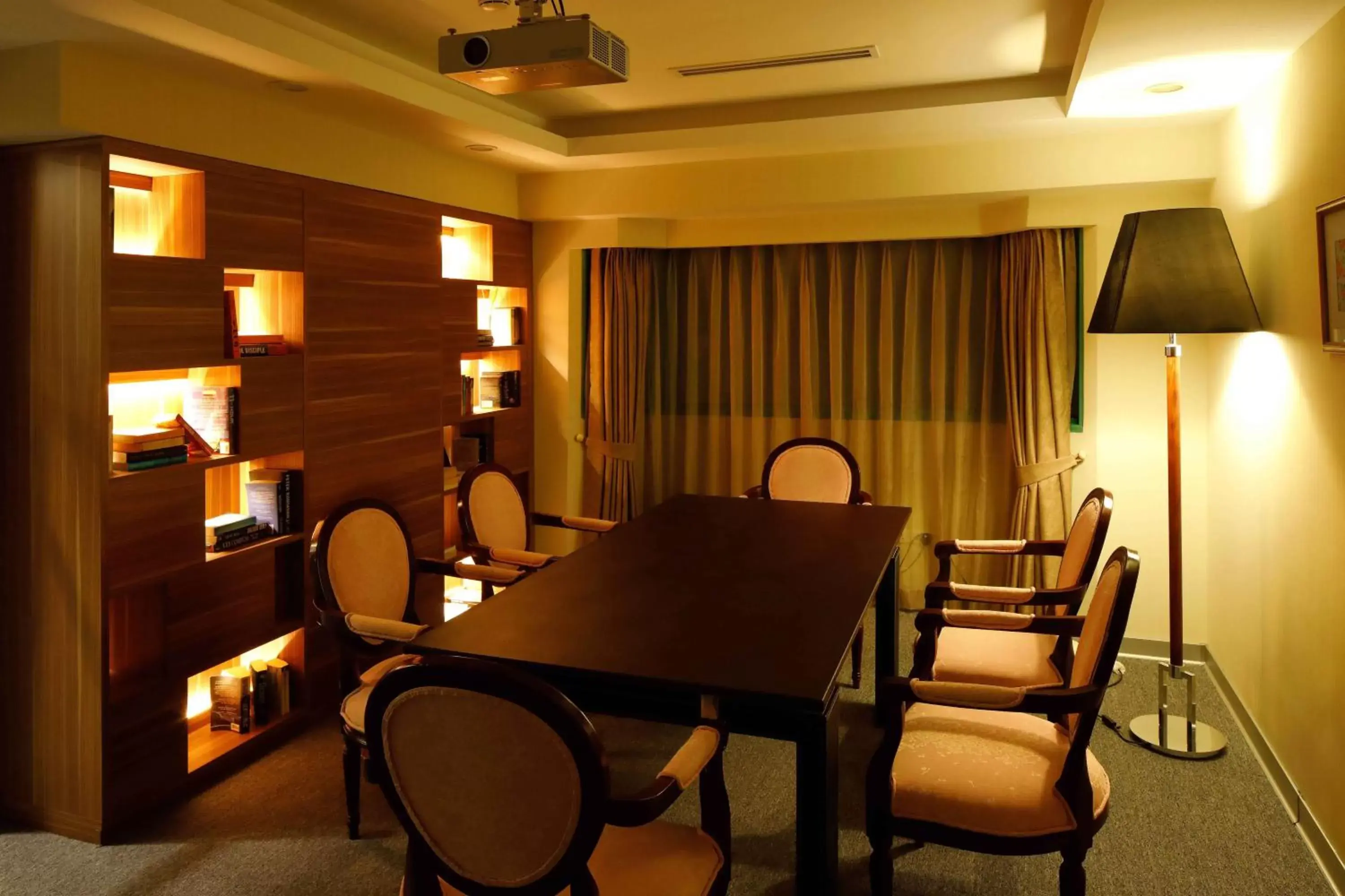 Lounge or bar, Dining Area in Sunway Hotel Hanoi