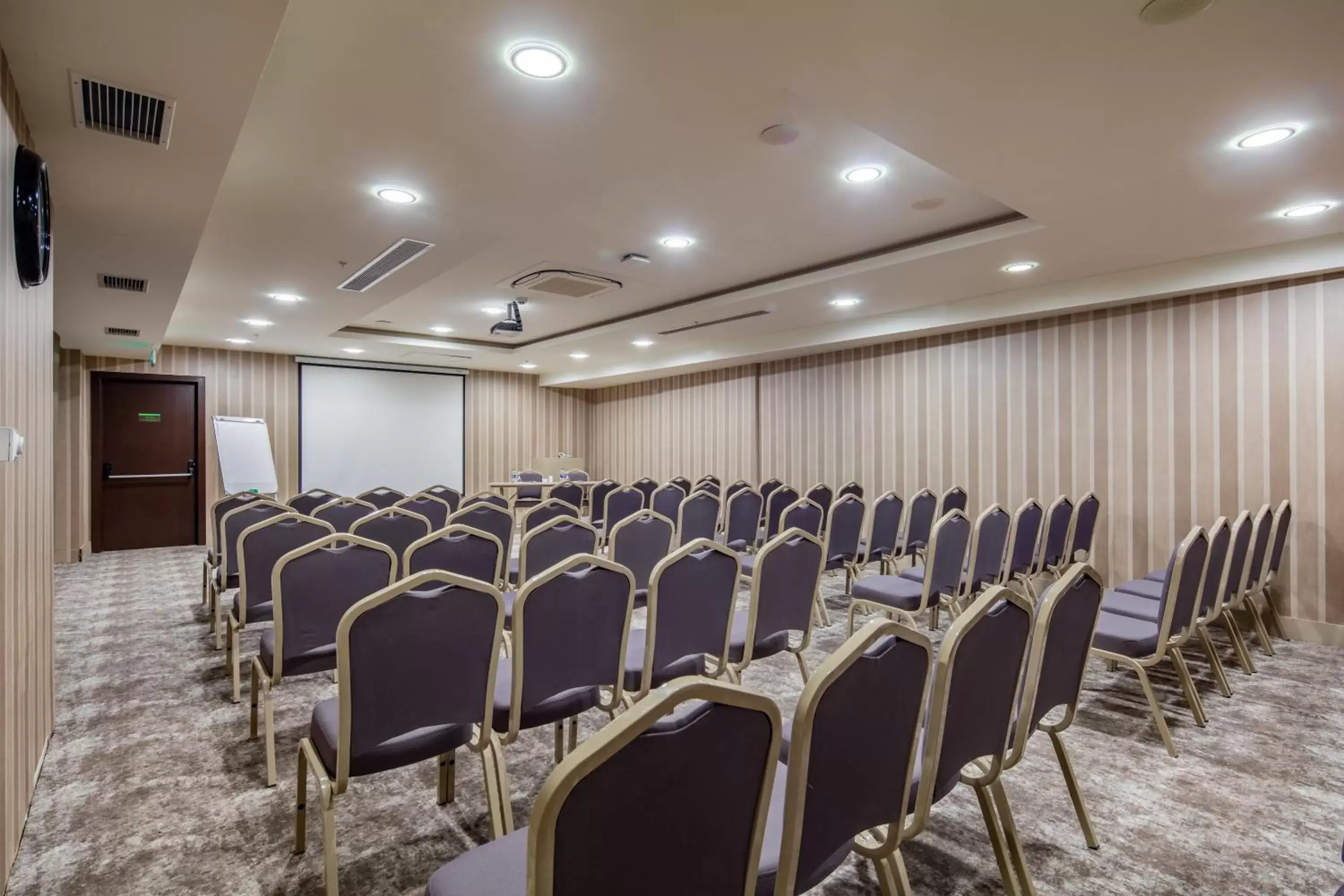 Meeting/conference room in Holiday Inn Antalya - Lara, an IHG Hotel